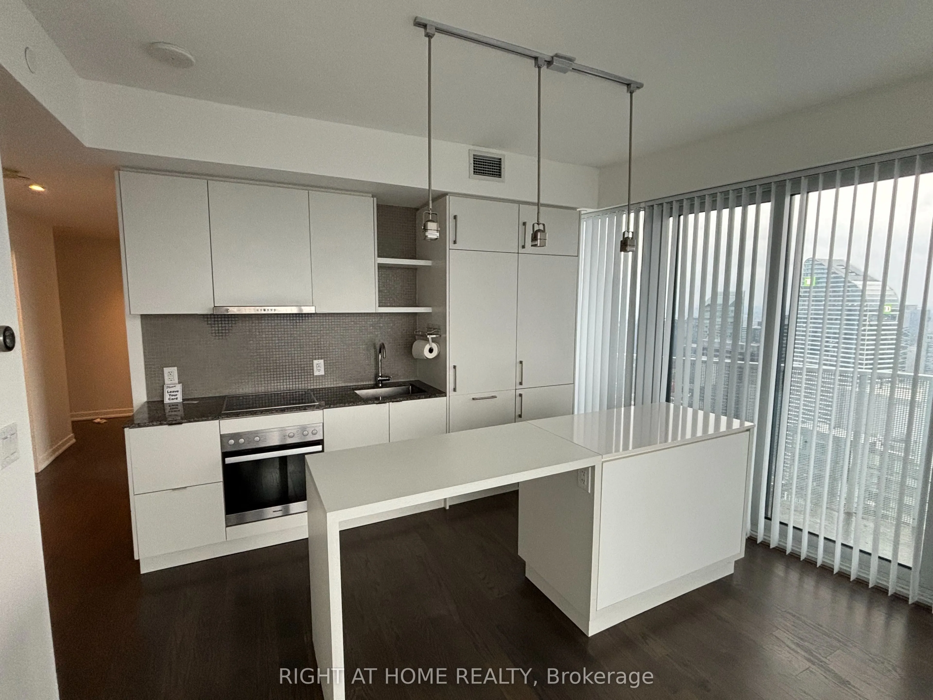 100 Harbour Street, #6704