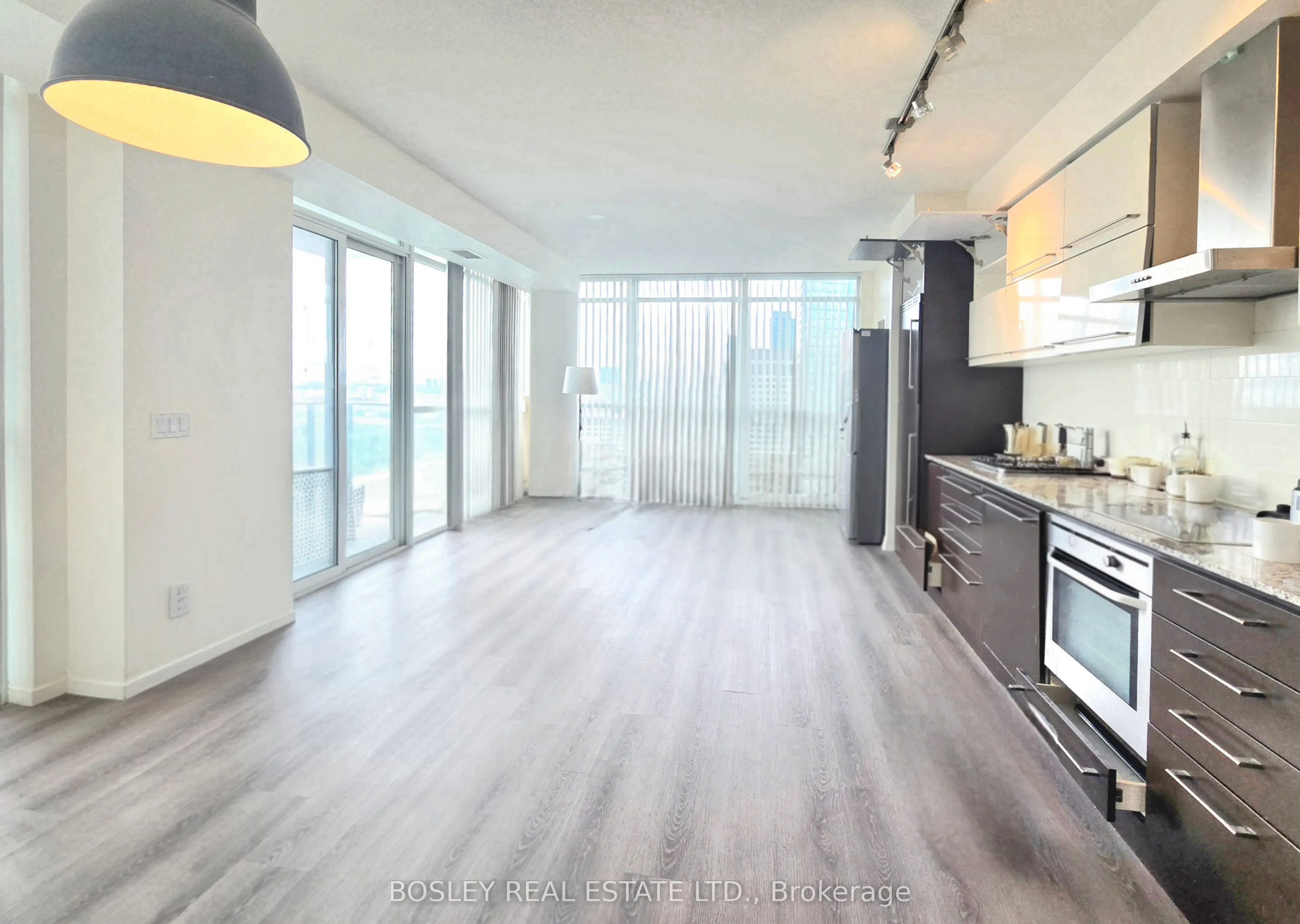 770 Bay St. Street, #PH401