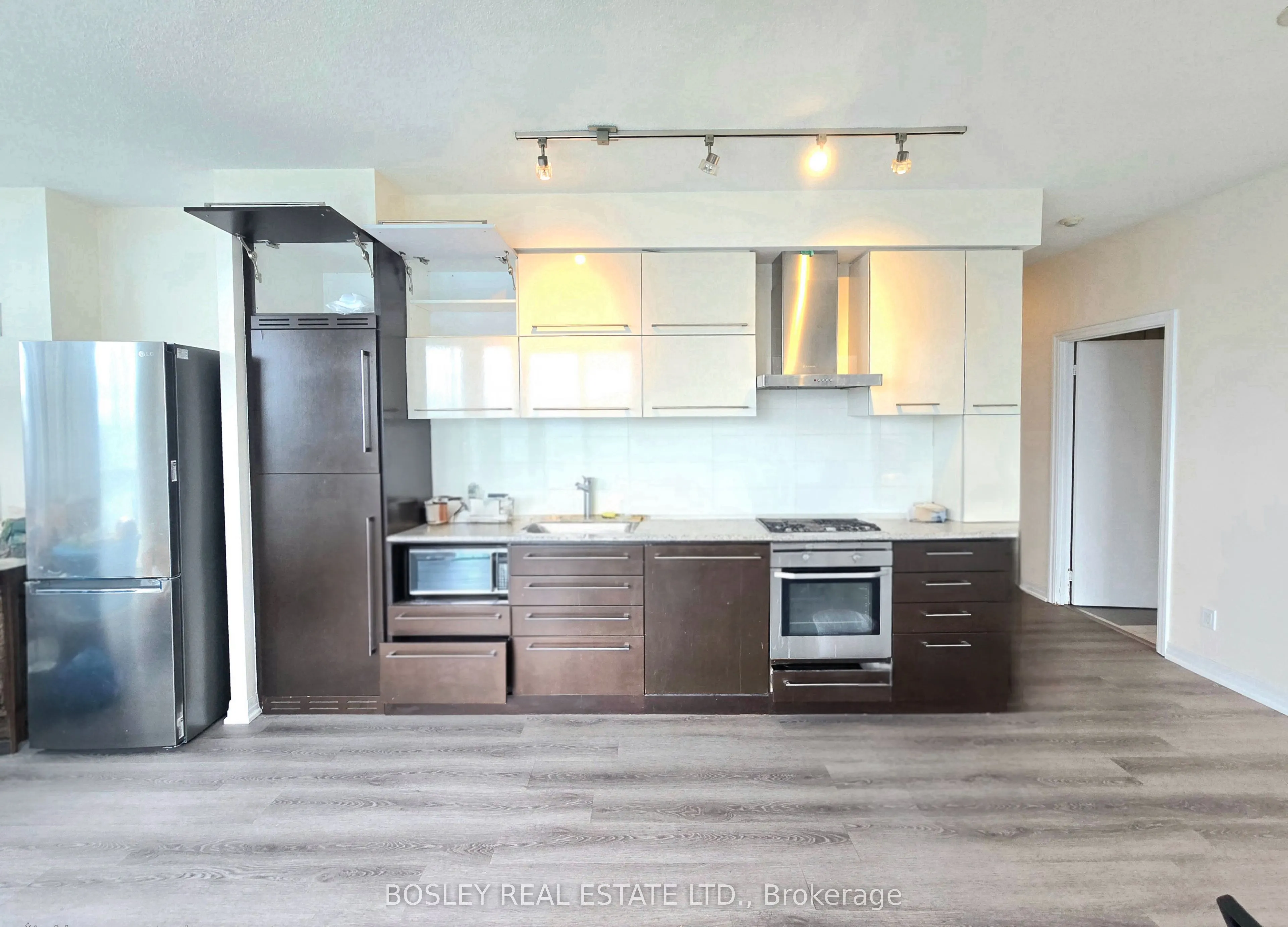 770 Bay St. Street, #PH401