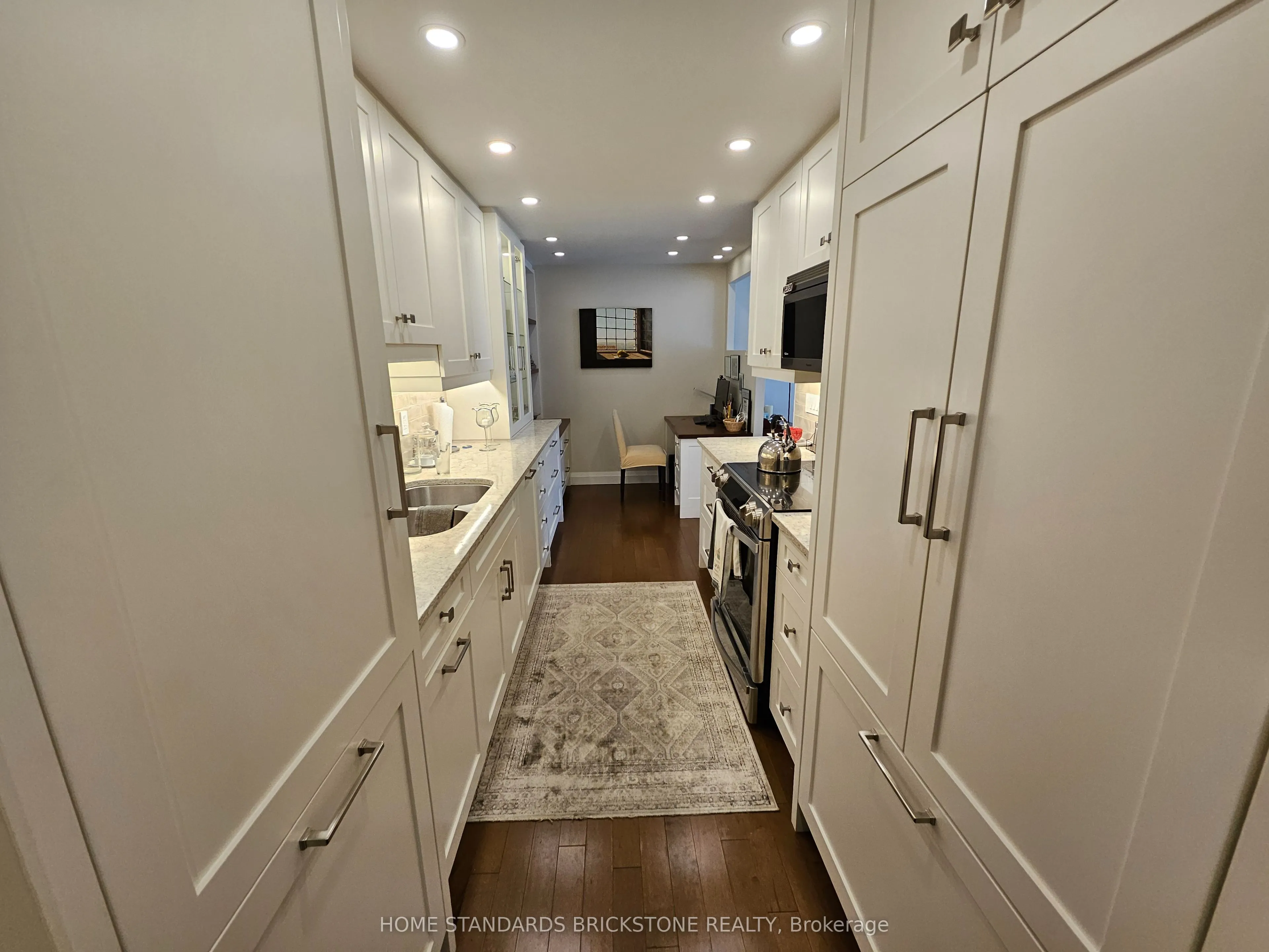 47 St Clair Avenue W, #803