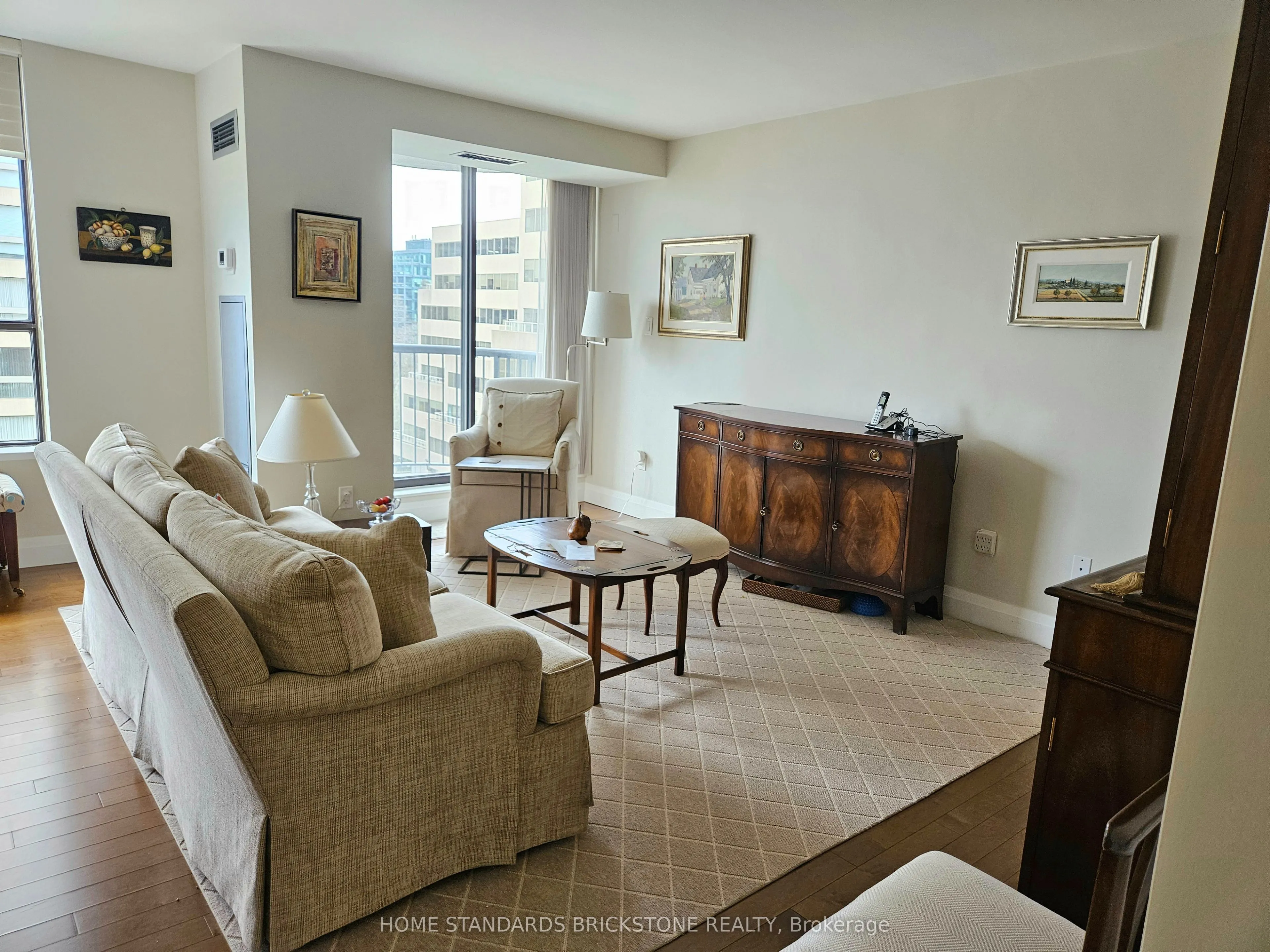 47 St Clair Avenue W, #803