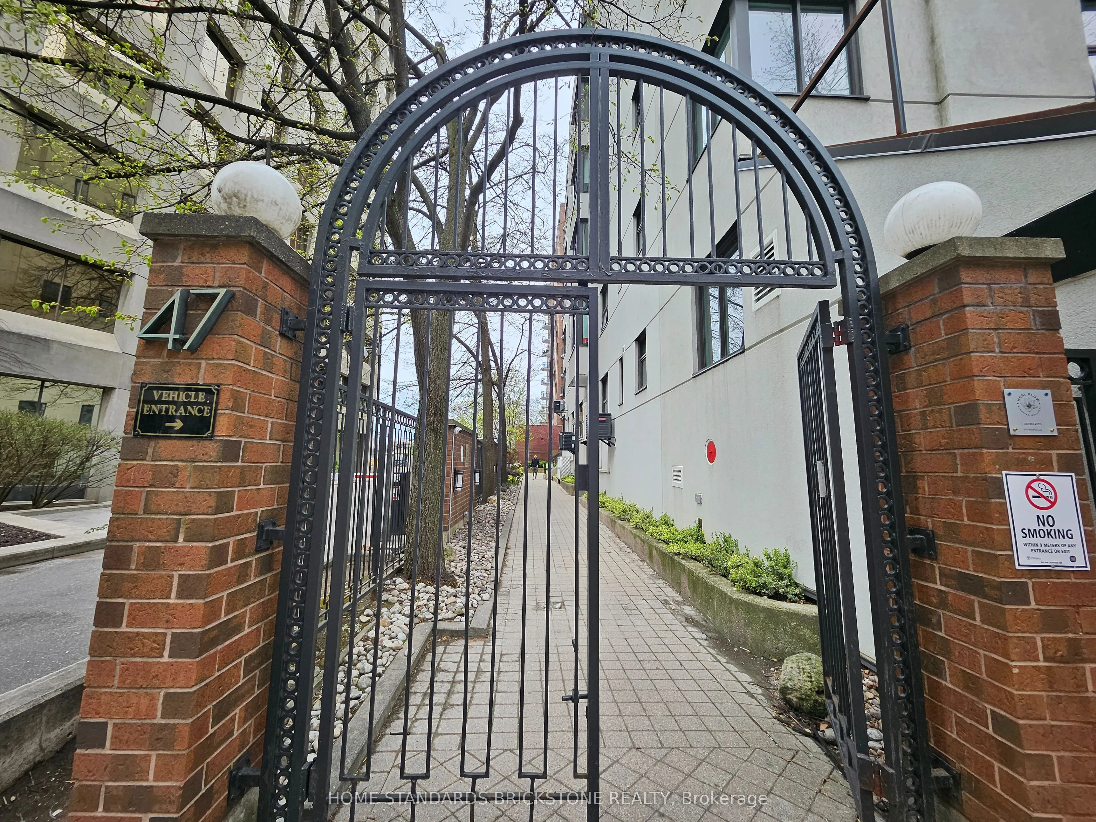 47 St Clair Avenue W, #803