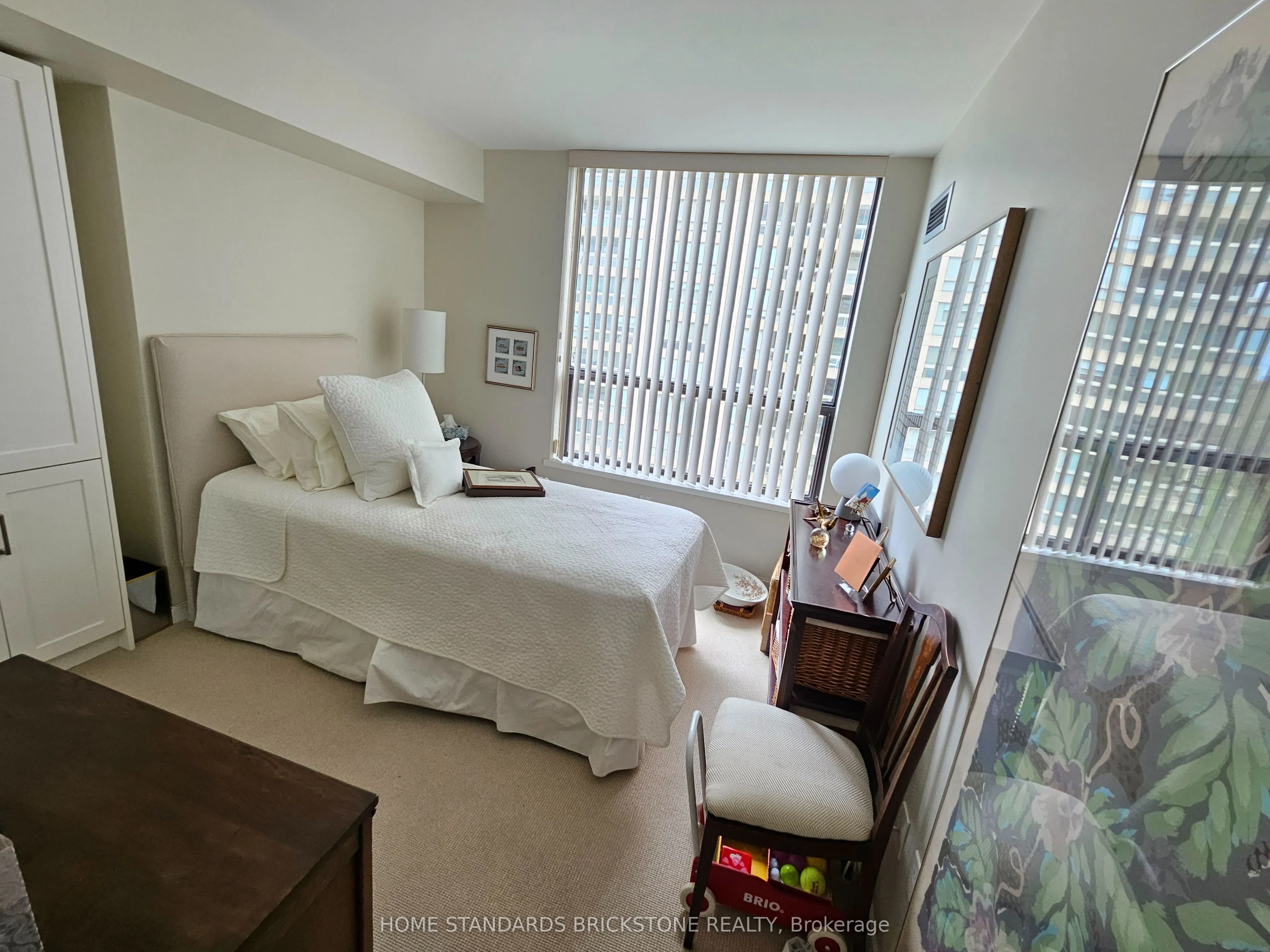 47 St Clair Avenue W, #803