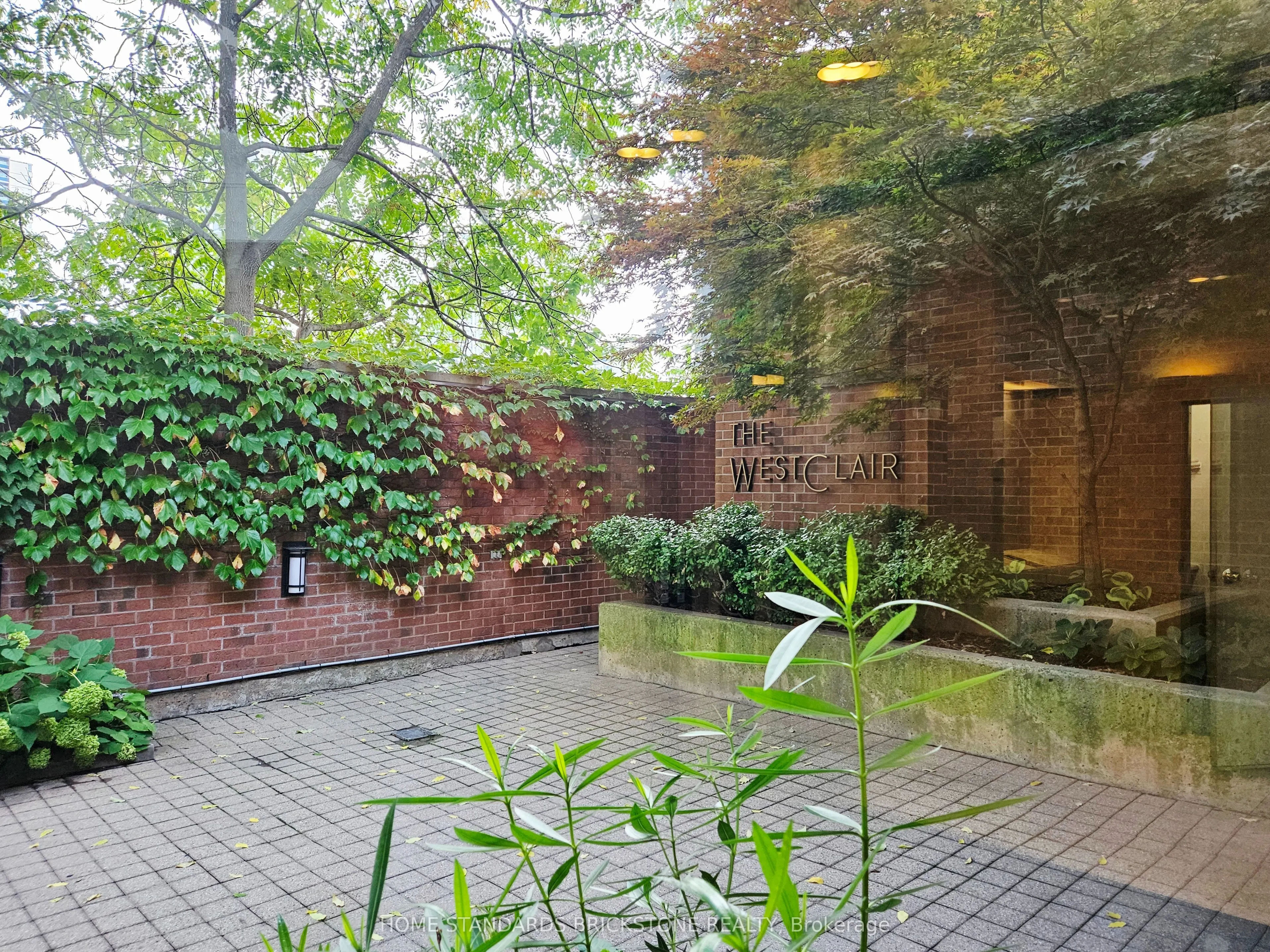 47 St Clair Avenue W, #803