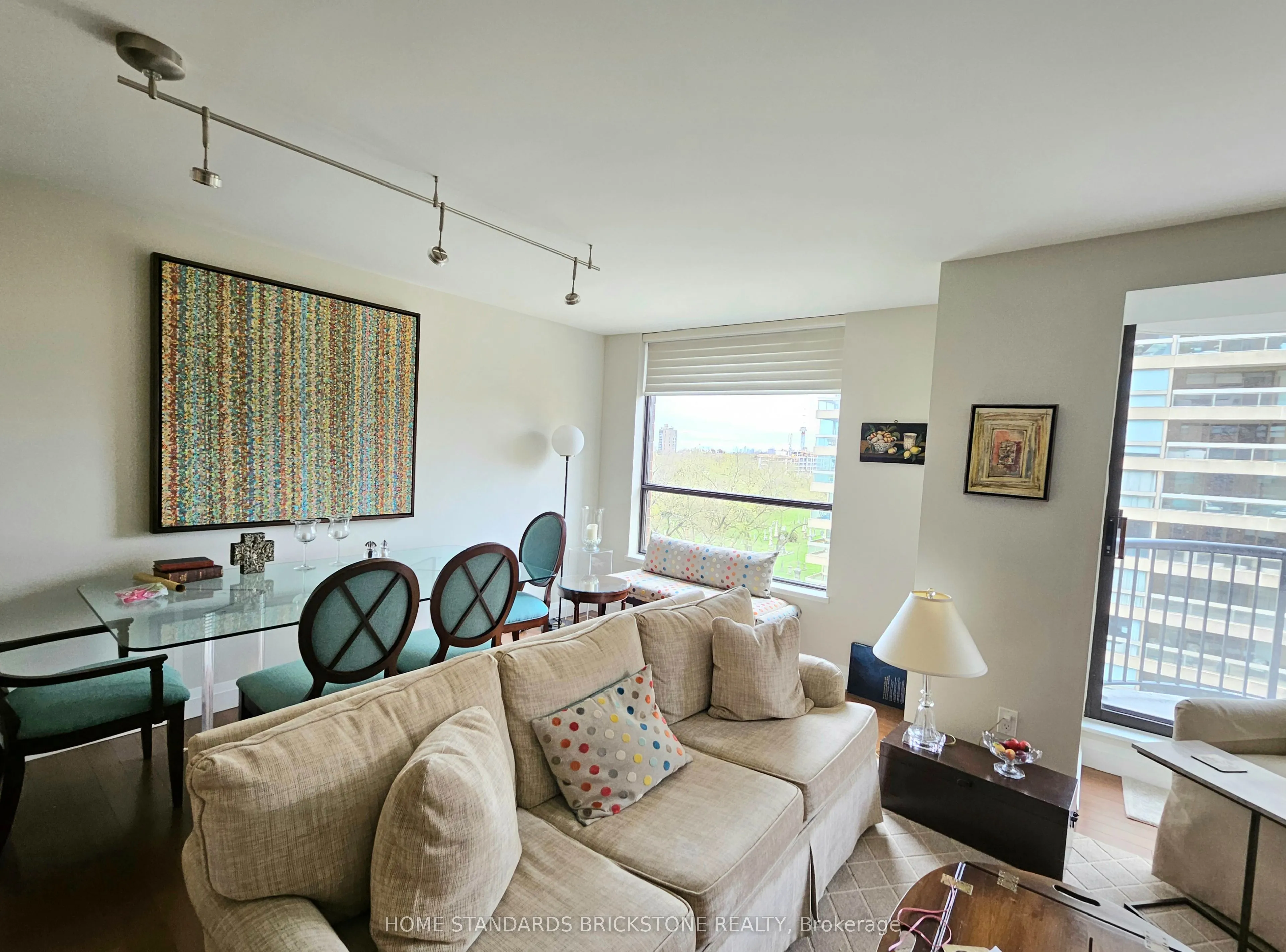 47 St Clair Avenue W, #803