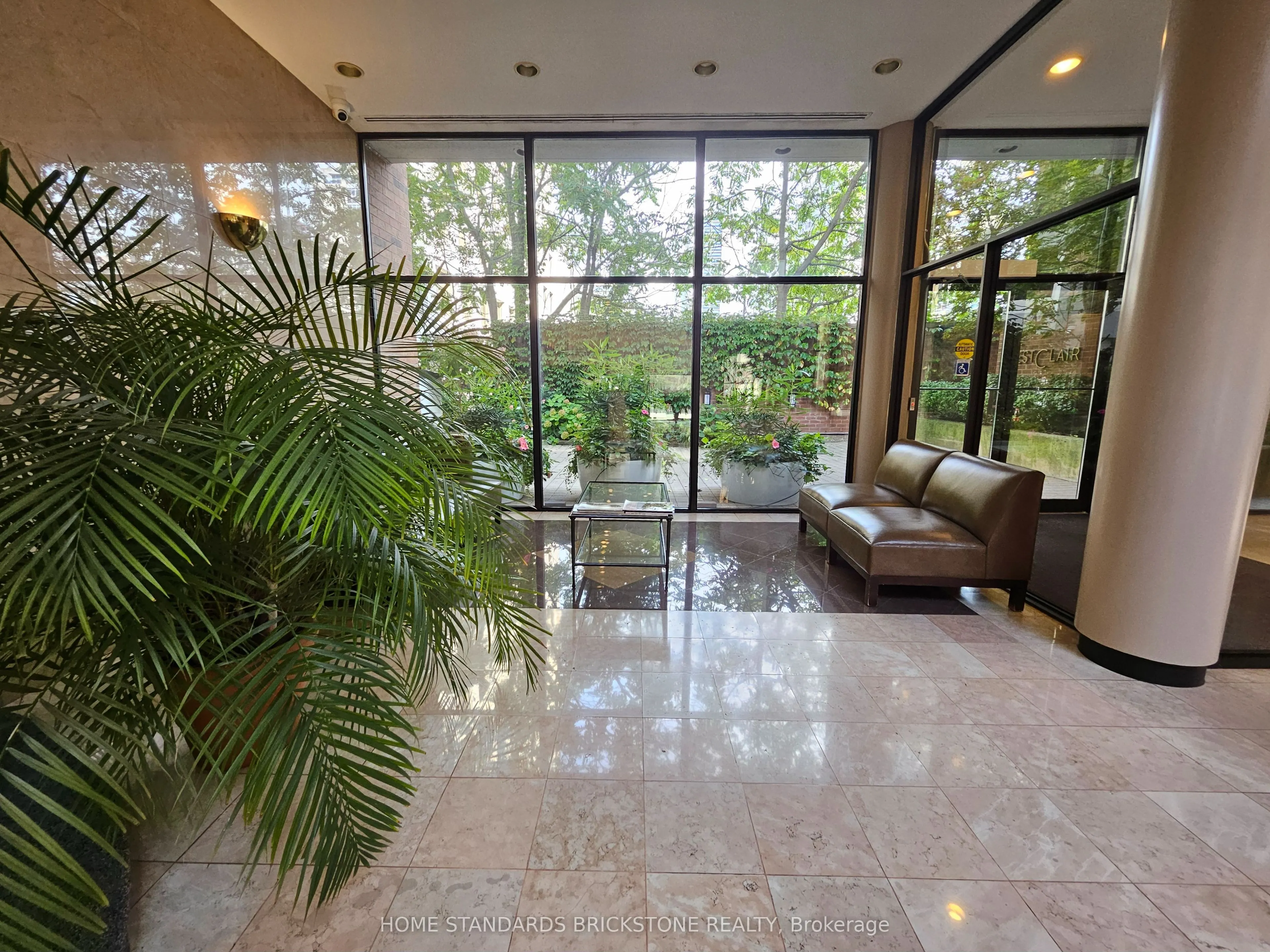 47 St Clair Avenue W, #803