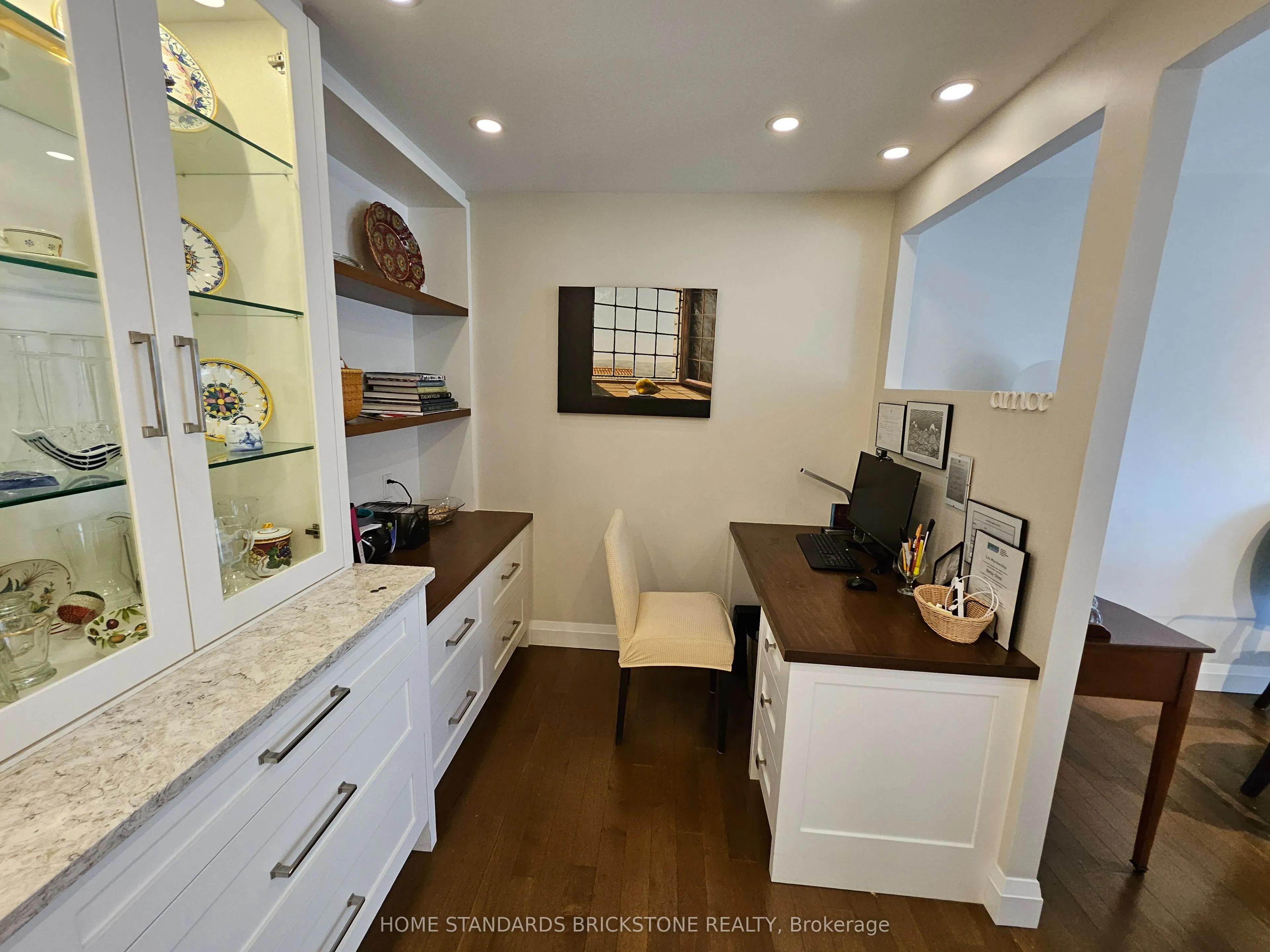 47 St Clair Avenue W, #803