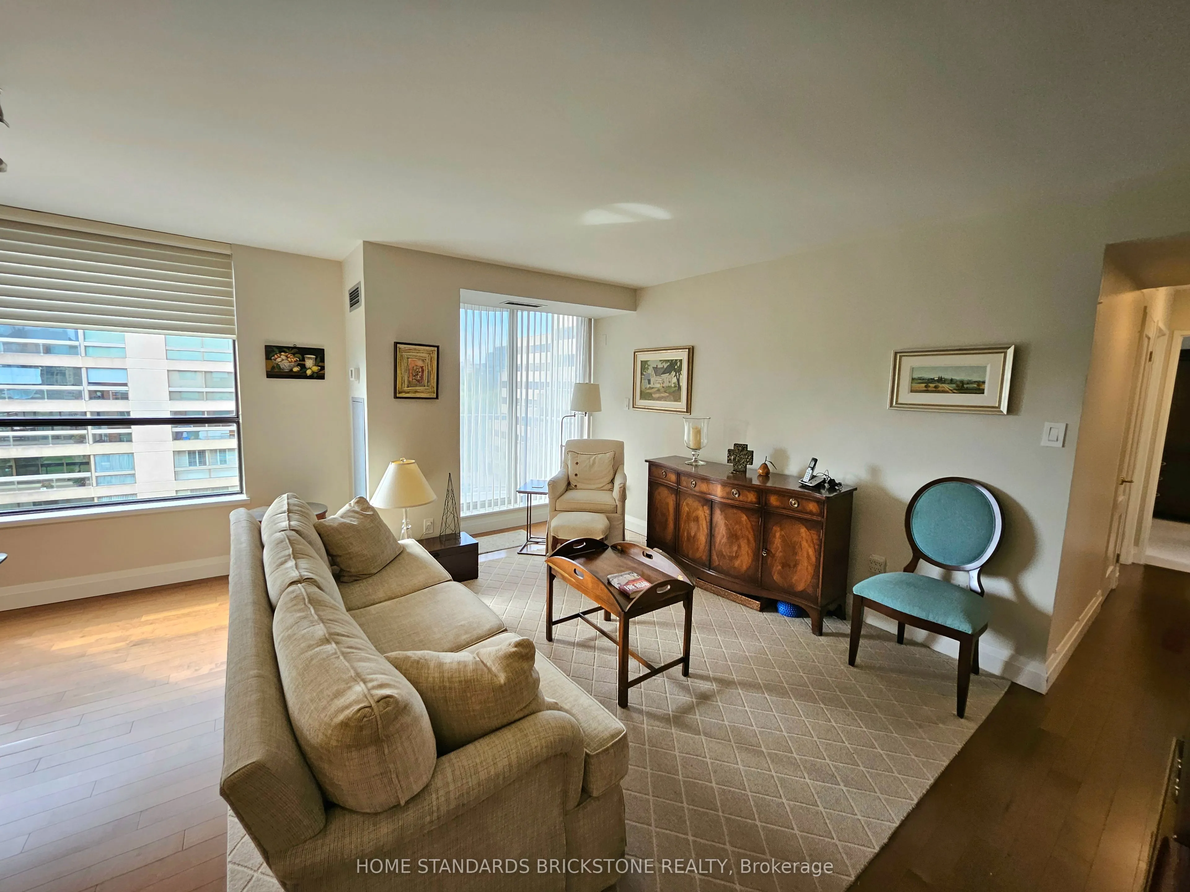 47 St Clair Avenue W, #803