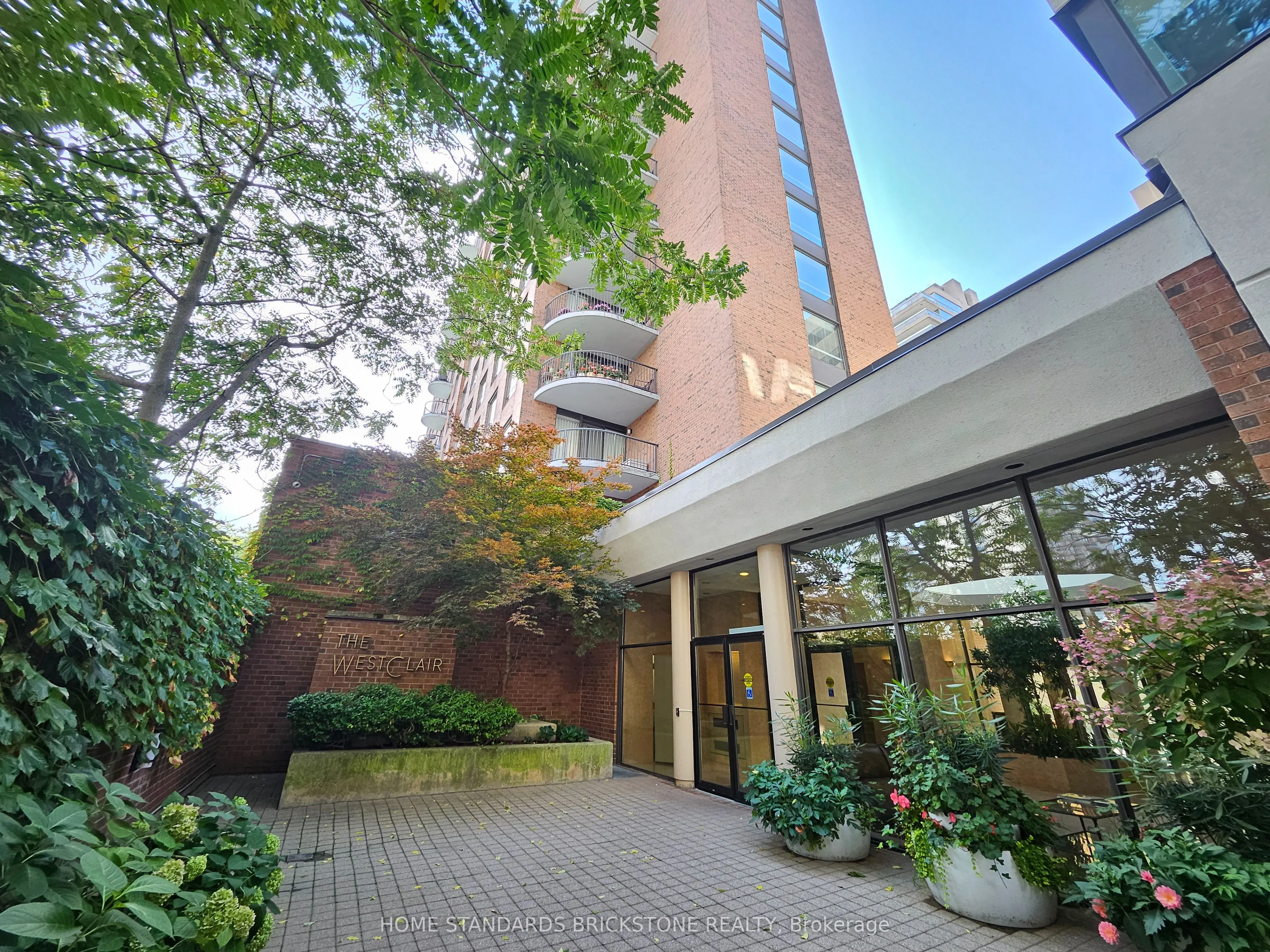 47 St Clair Avenue W, #803