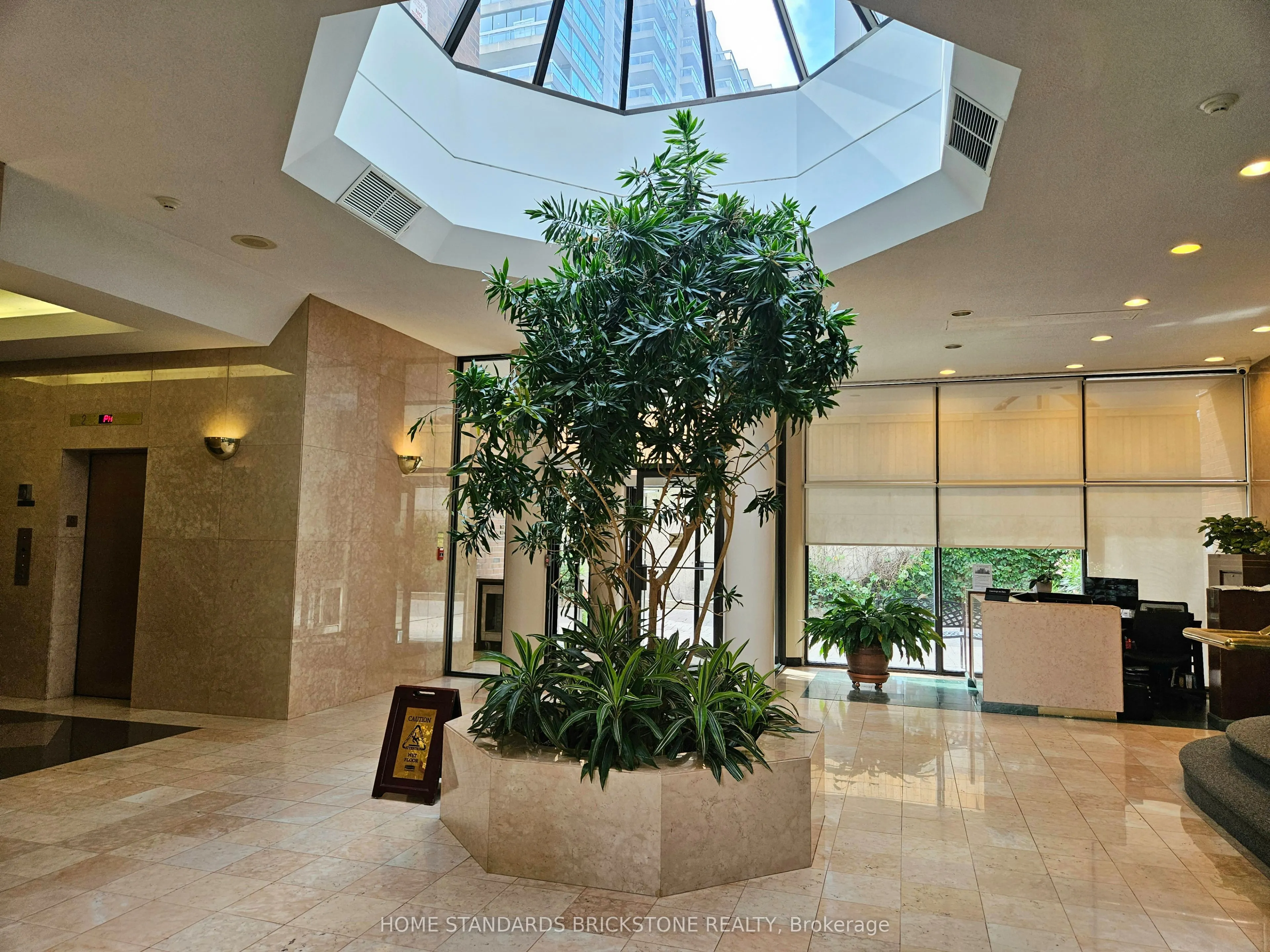 47 St Clair Avenue W, #803