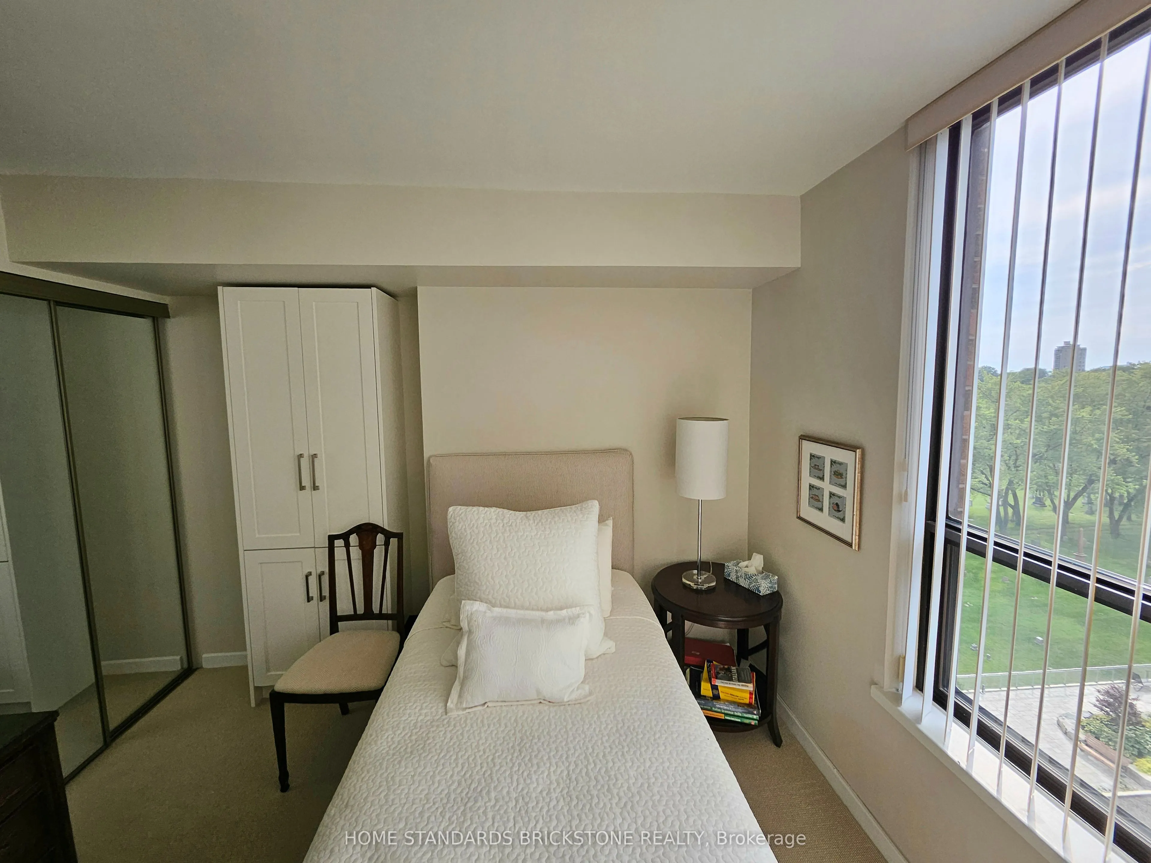 47 St Clair Avenue W, #803