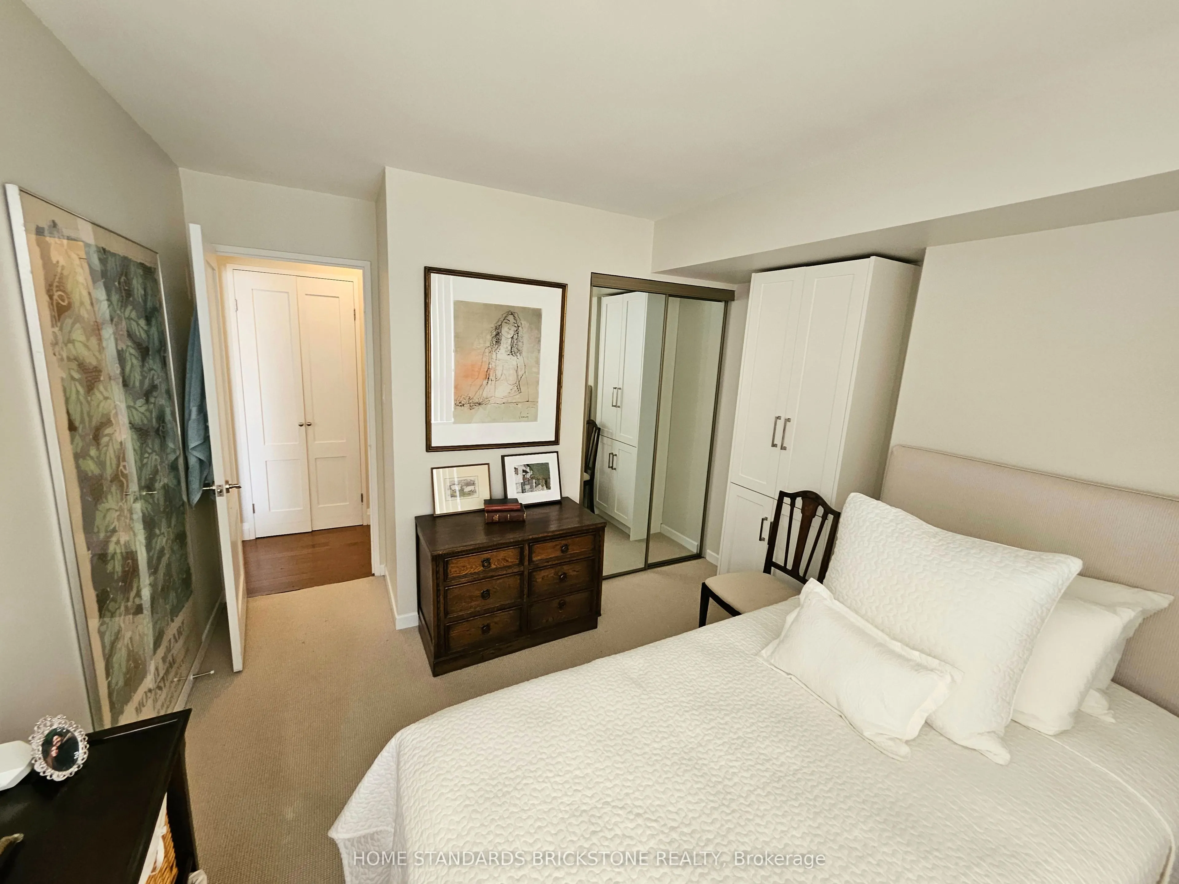 47 St Clair Avenue W, #803