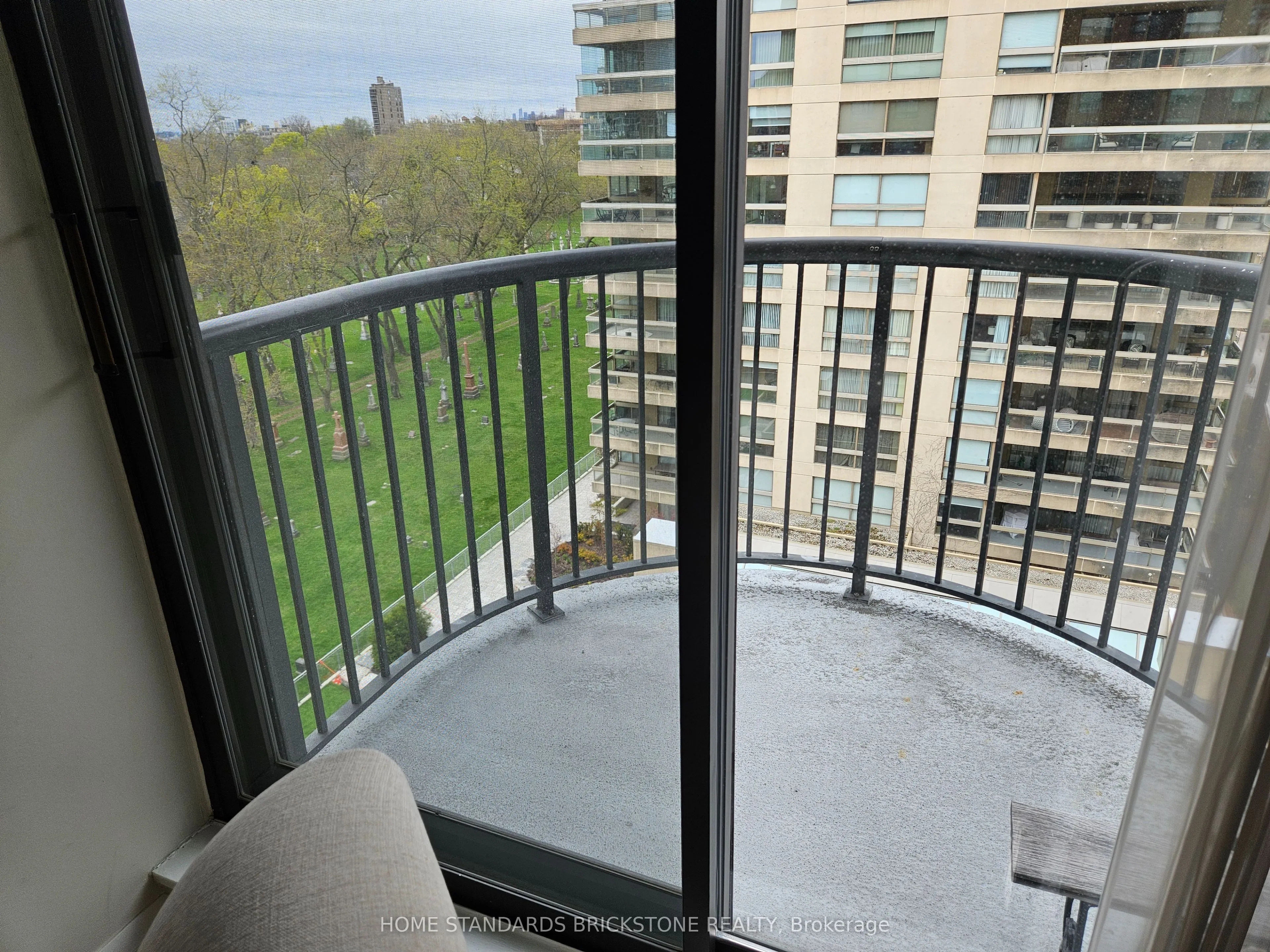 47 St Clair Avenue W, #803