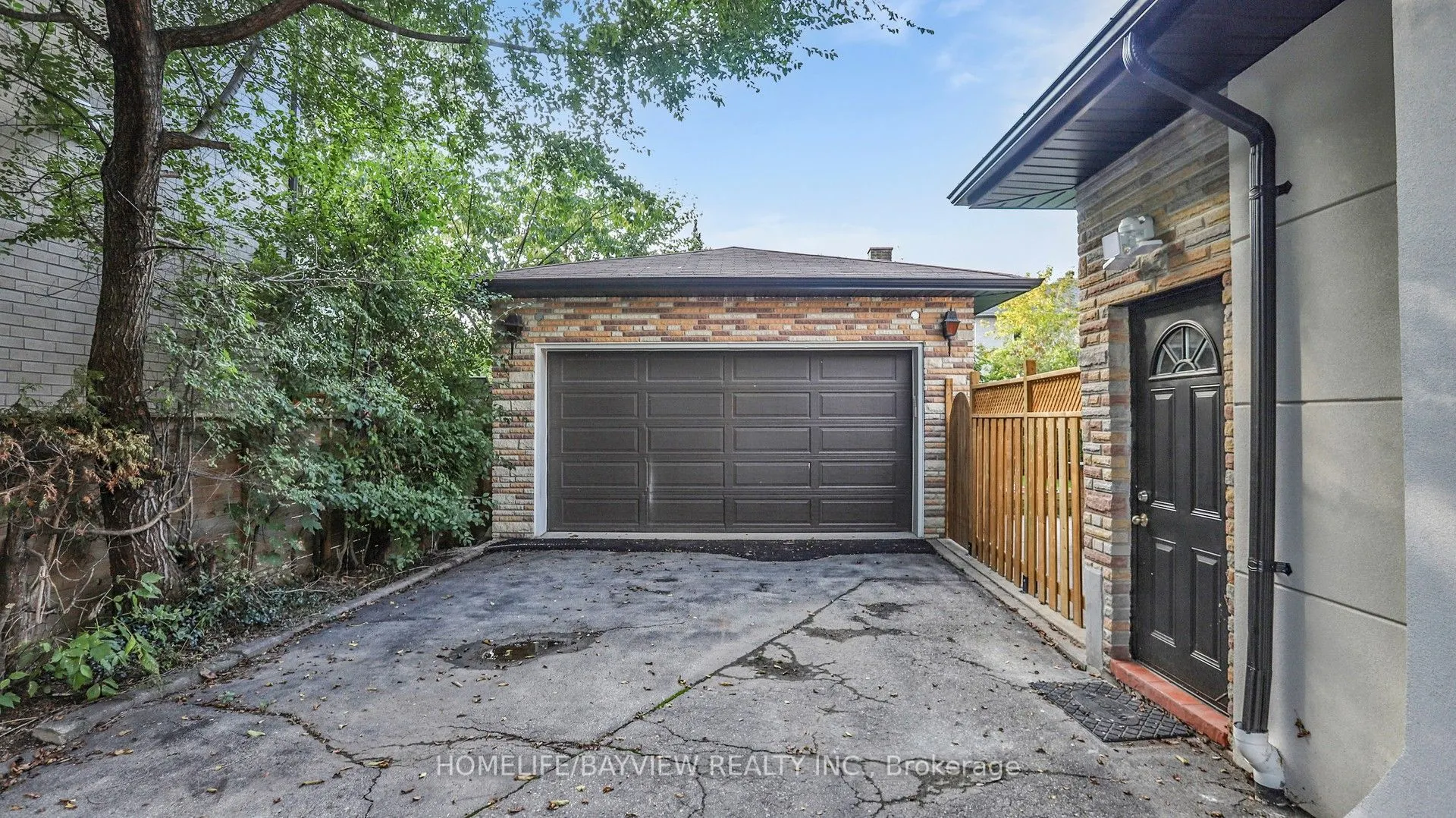 313 Churchill Avenue