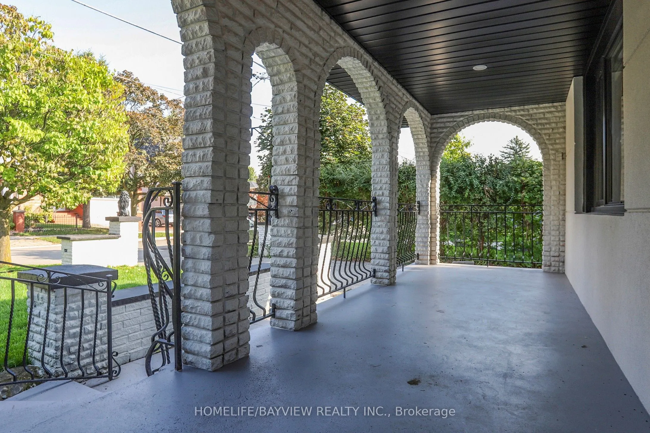 313 Churchill Avenue
