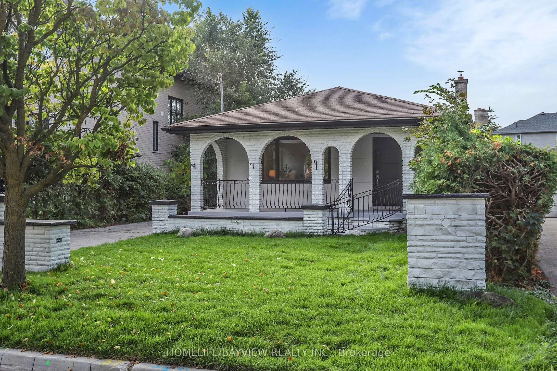 313 Churchill Avenue
