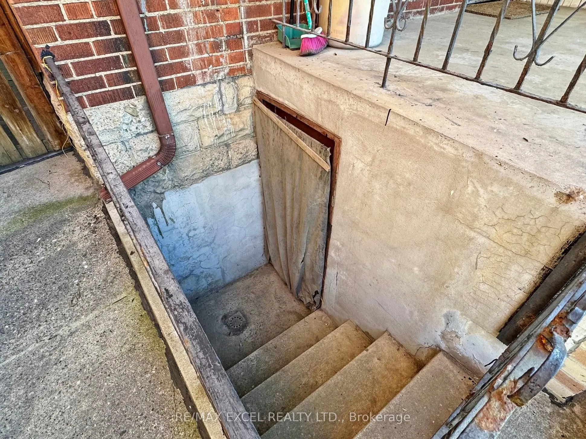 449 Christie Street