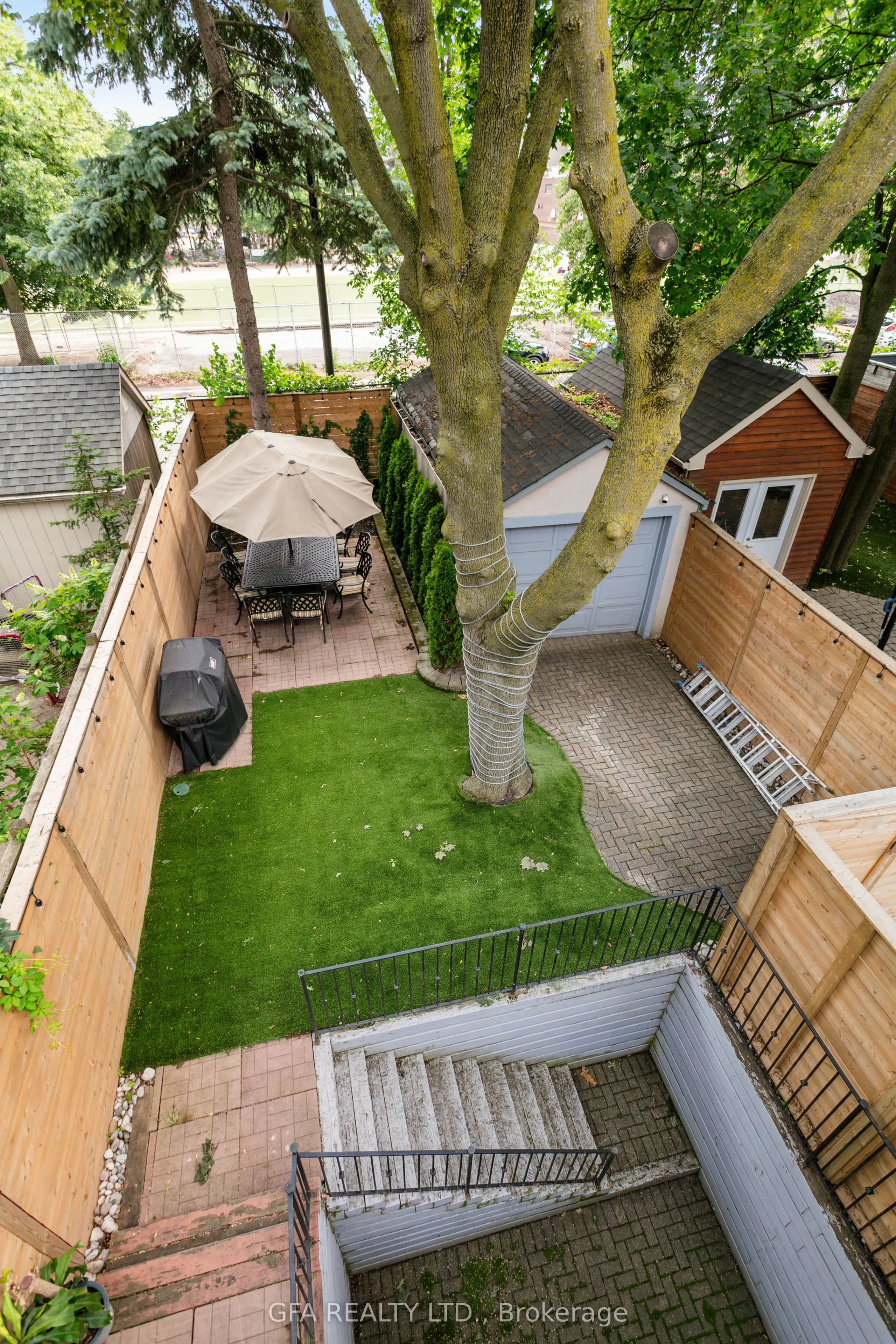 423 Manor Road E