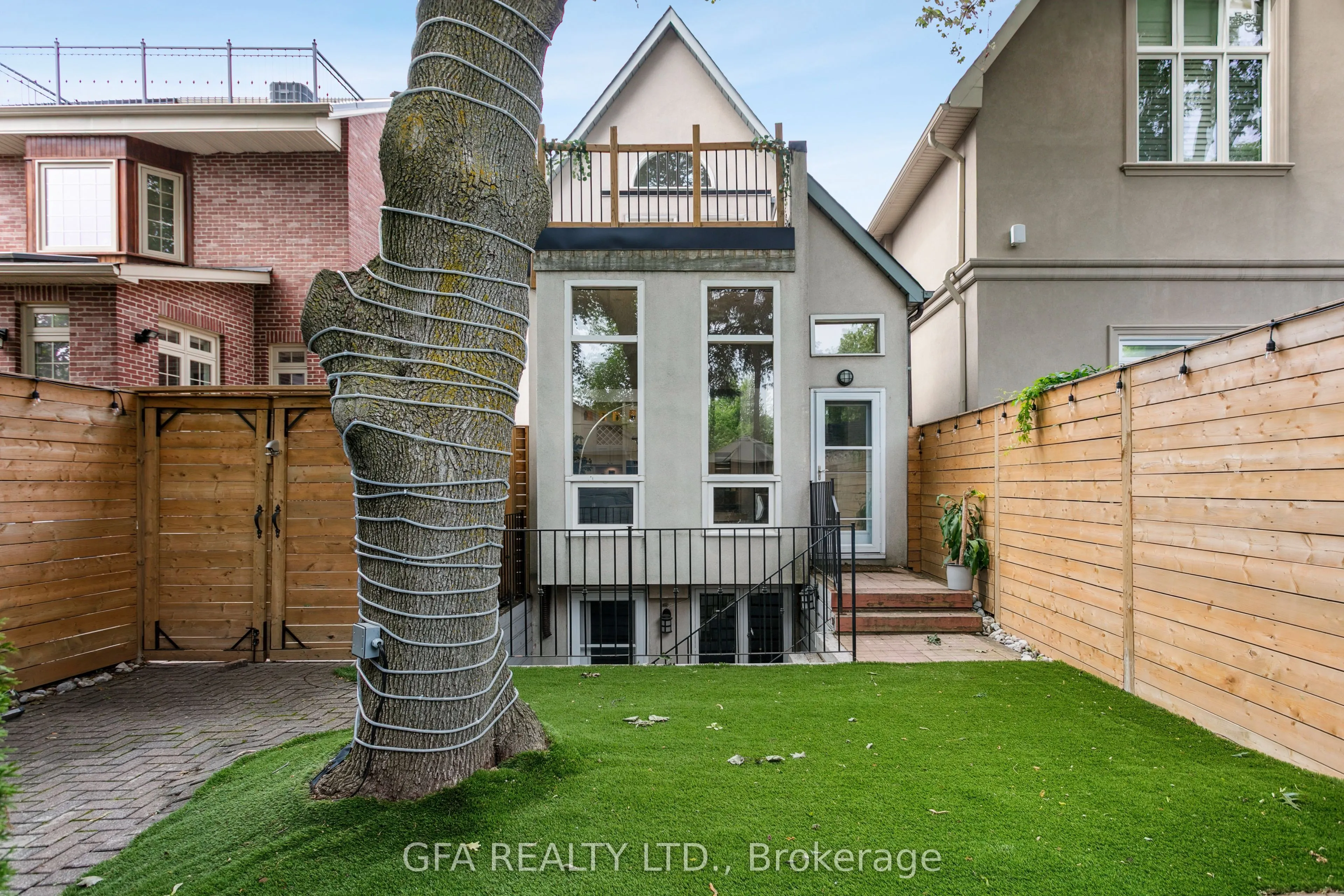 423 Manor Road E