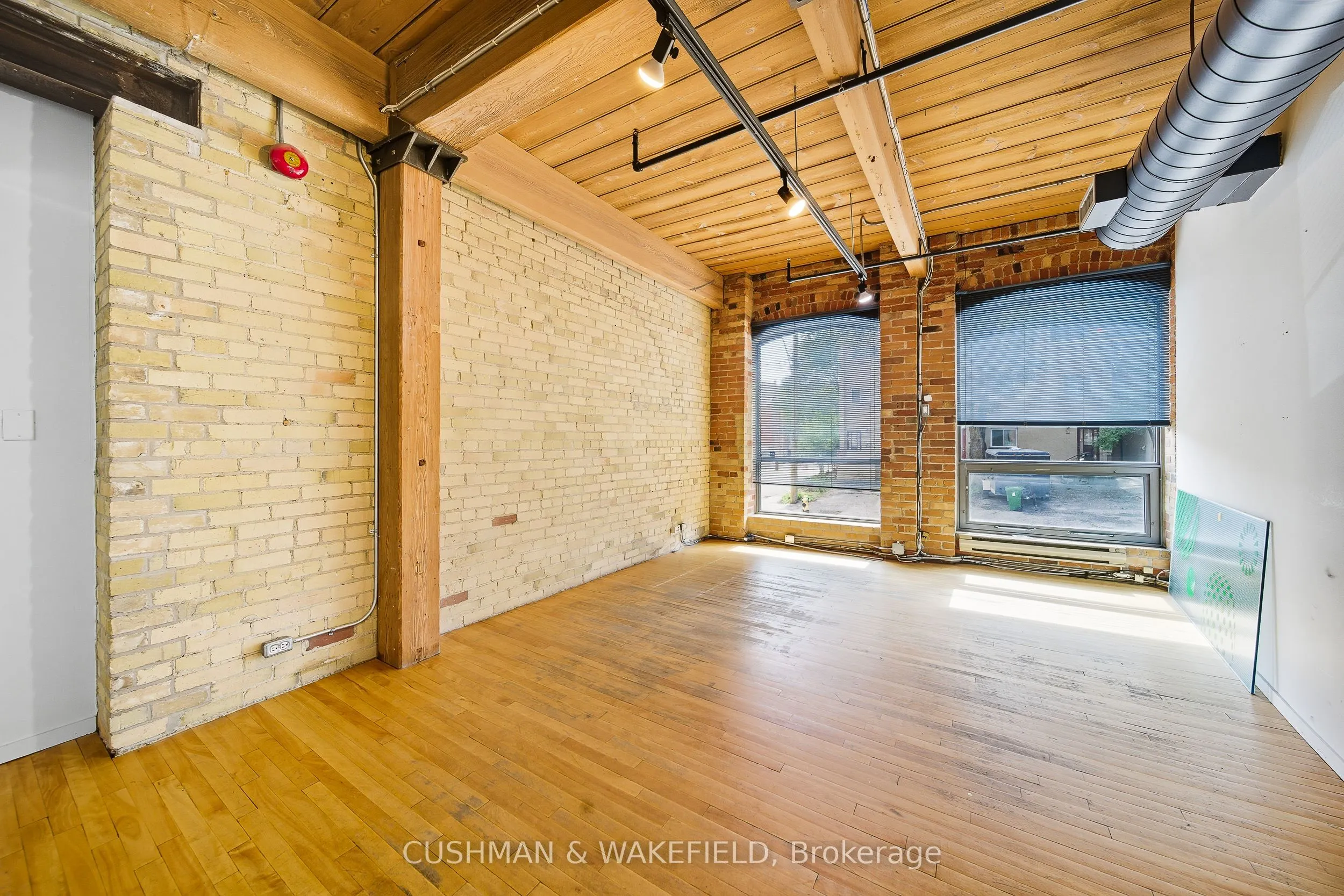 822 Richmond Street W