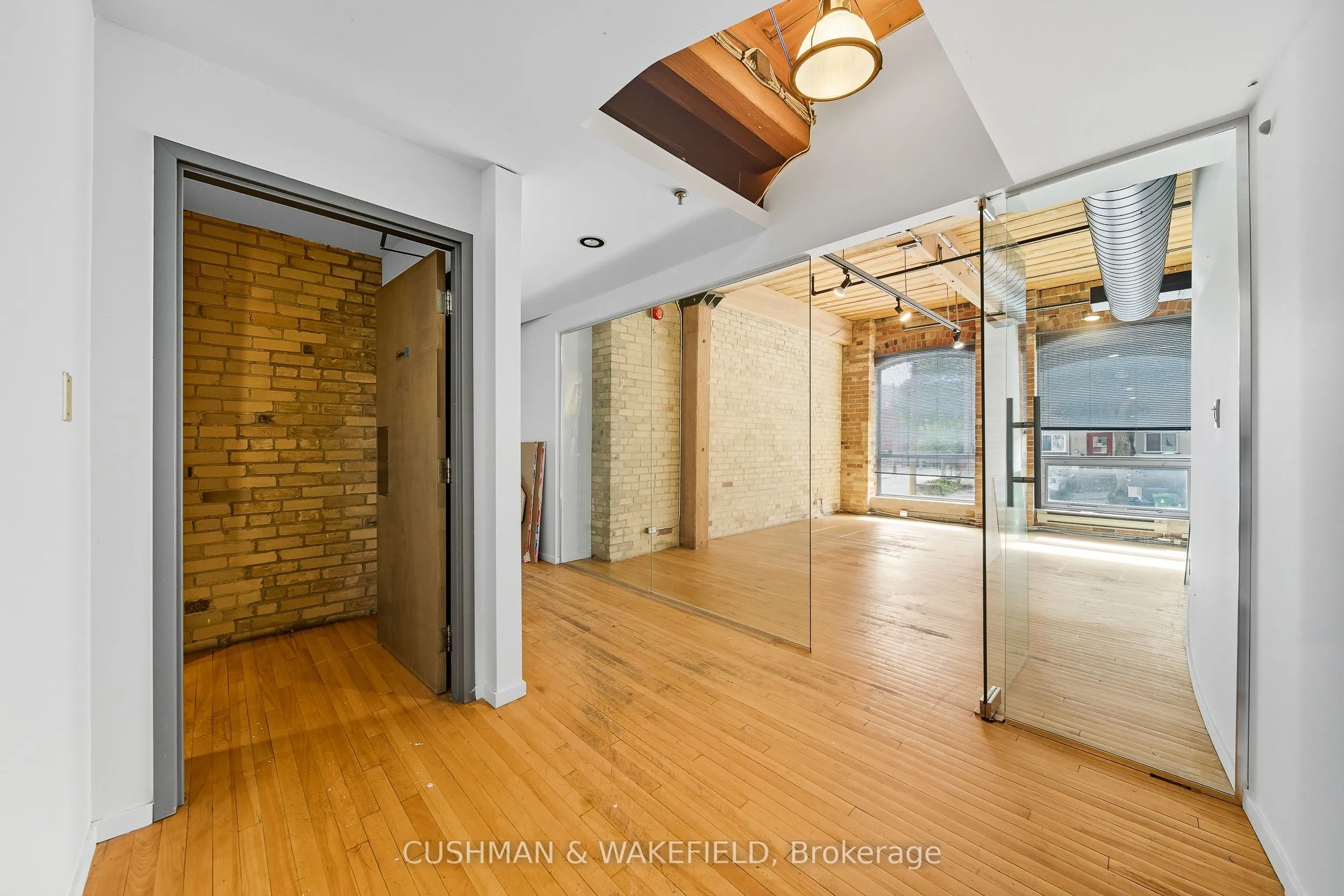 822 Richmond Street W