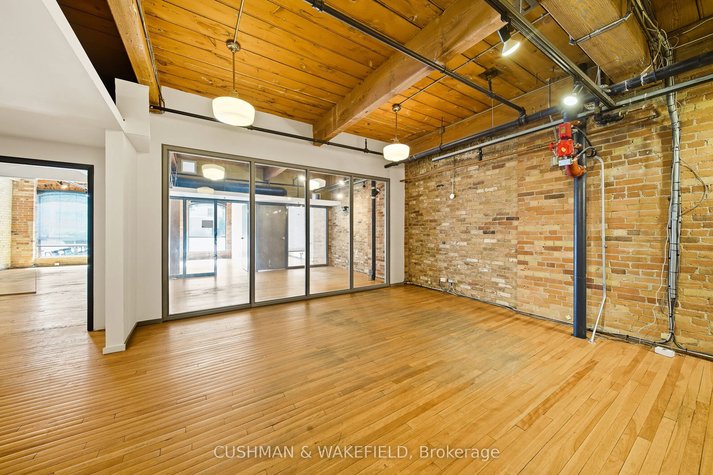 822 Richmond Street W