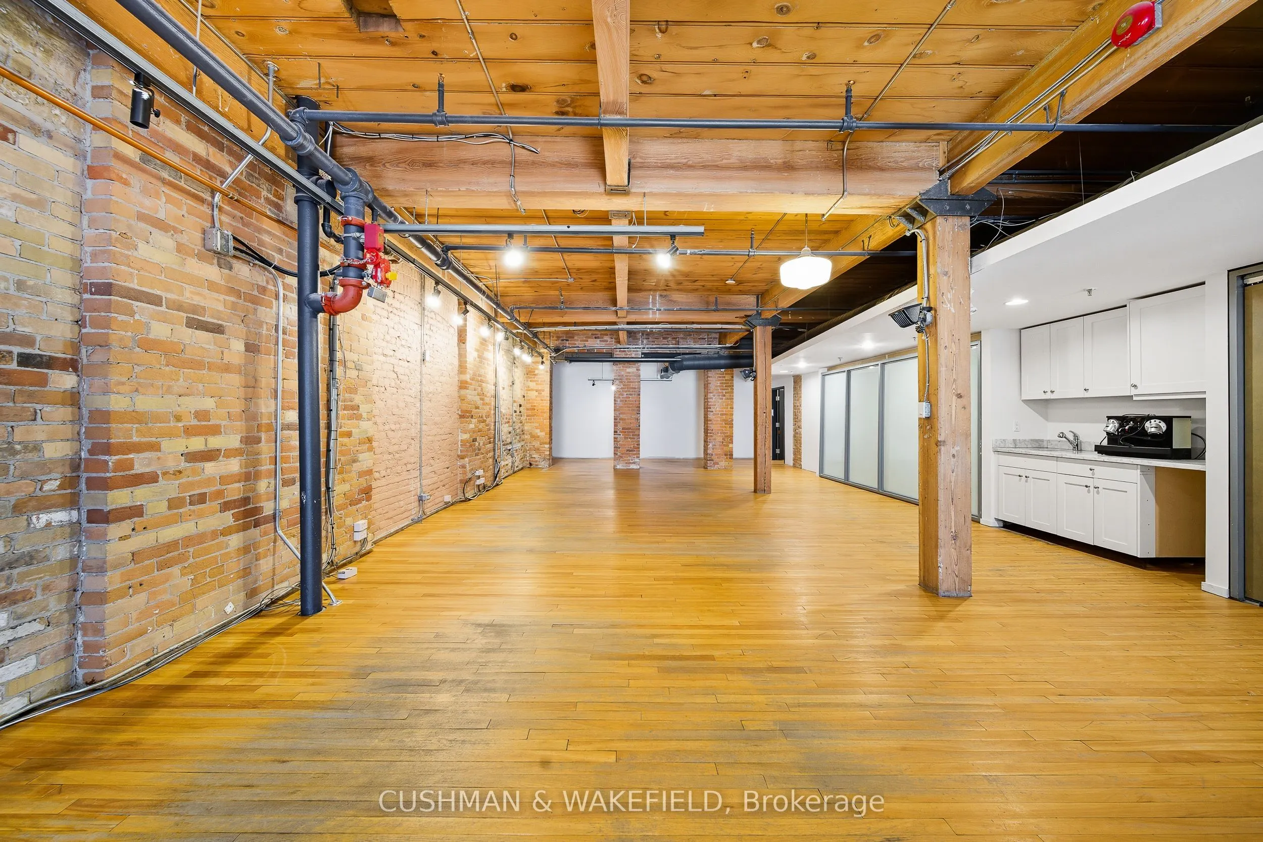 822 Richmond Street W