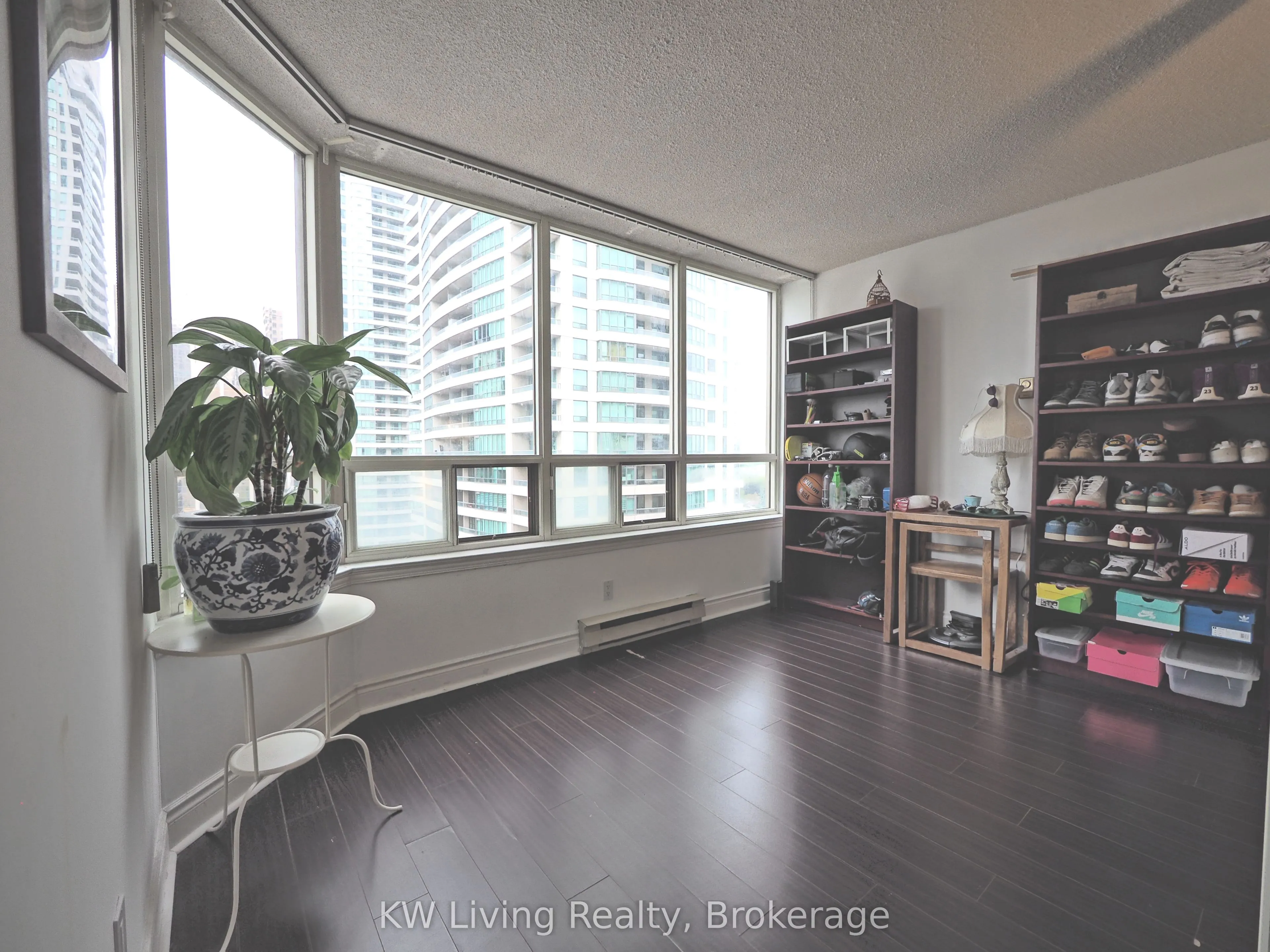 30 Greenfield Avenue, #1216