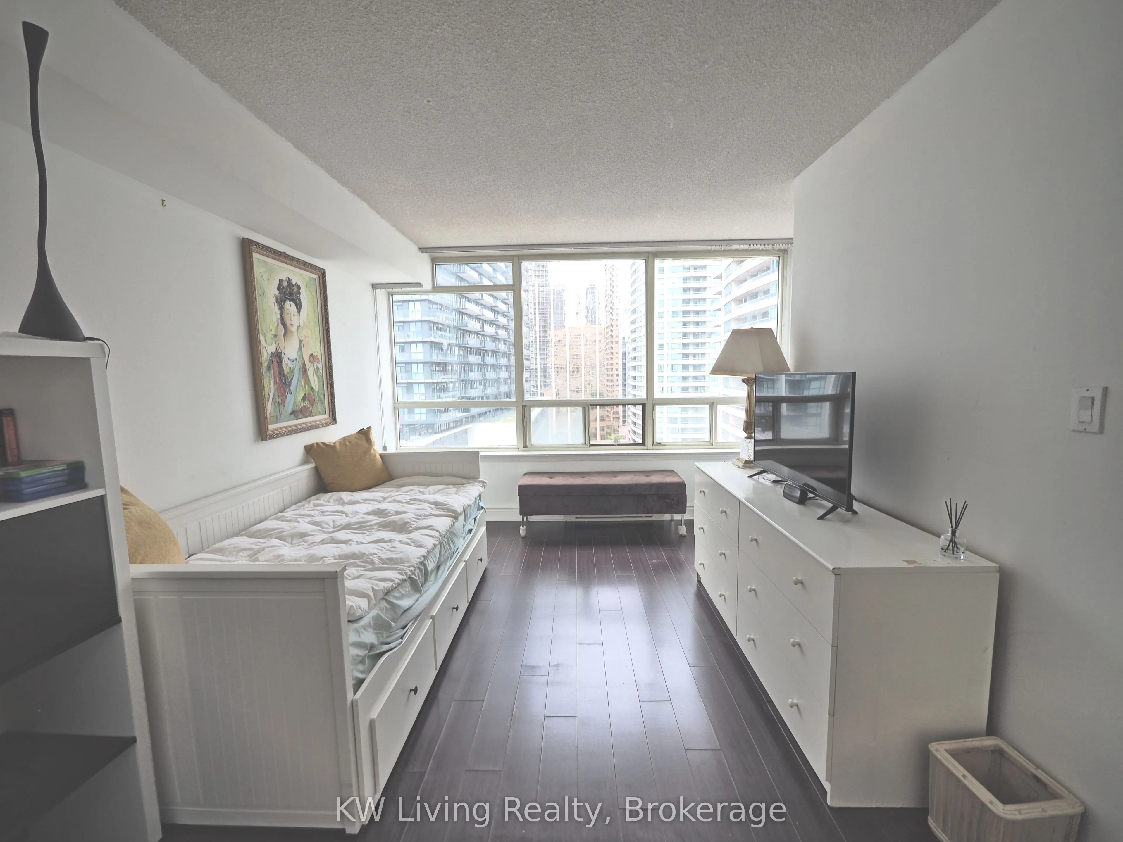 30 Greenfield Avenue, #1216