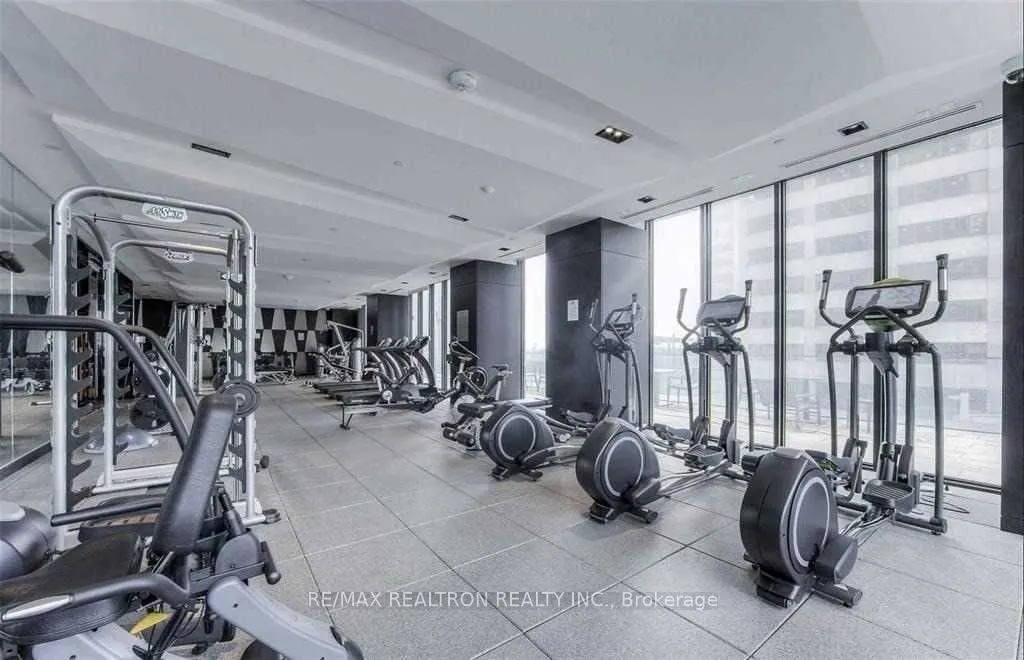 8 Eglinton Avenue E, #1611