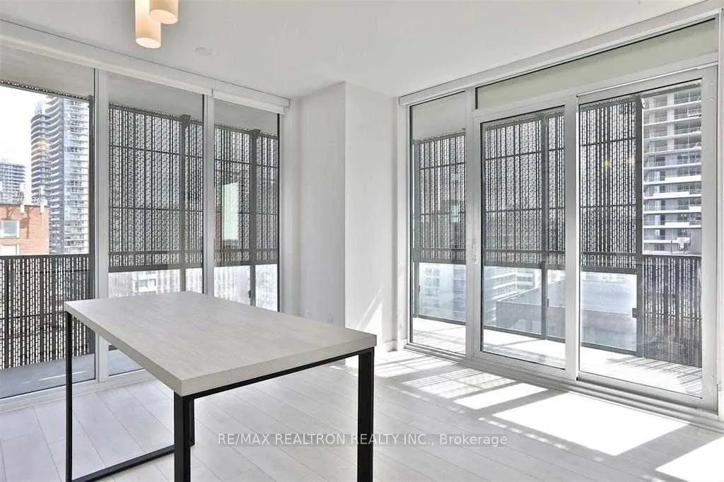 8 Eglinton Avenue E, #1611