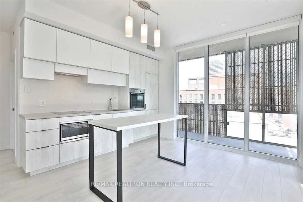 8 Eglinton Avenue E, #1611