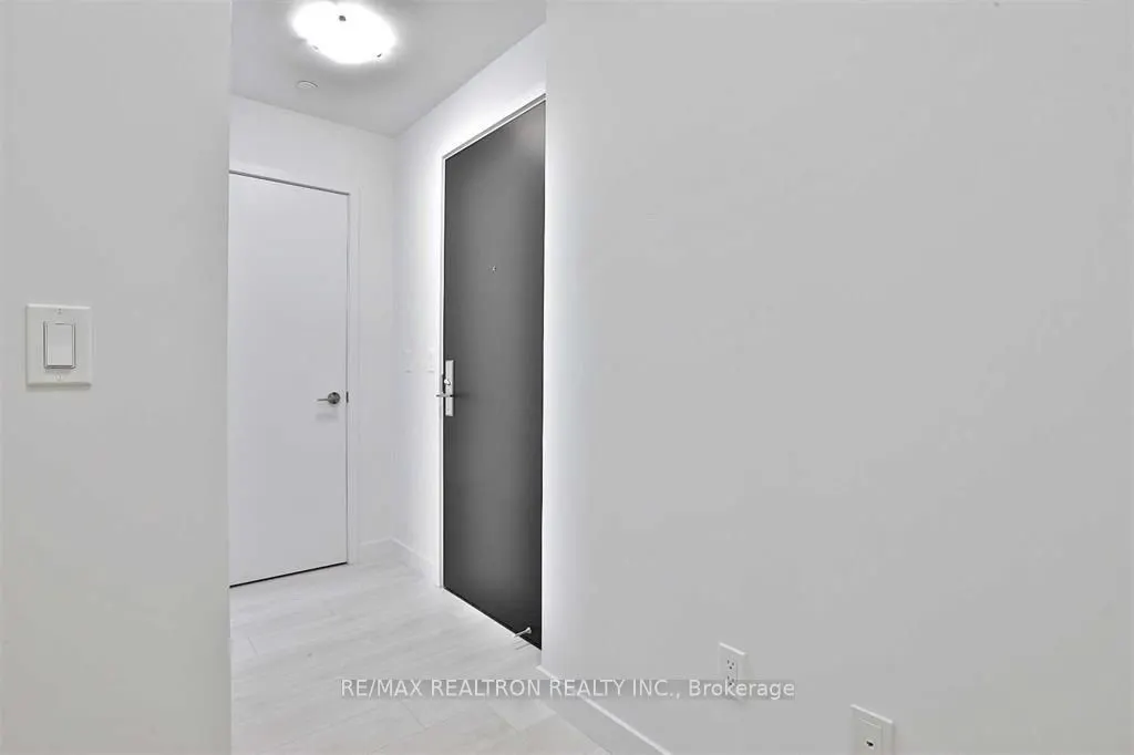 8 Eglinton Avenue E, #1611