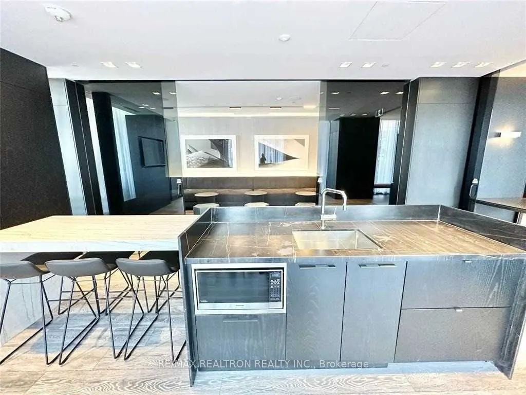 8 Eglinton Avenue E, #1611