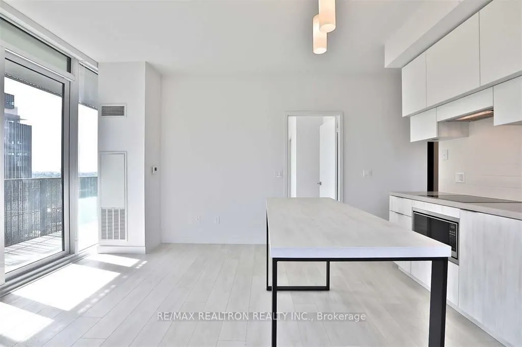8 Eglinton Avenue E, #1611