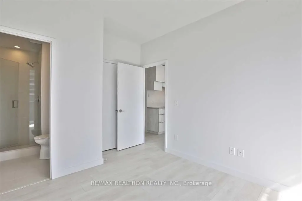 8 Eglinton Avenue E, #1611