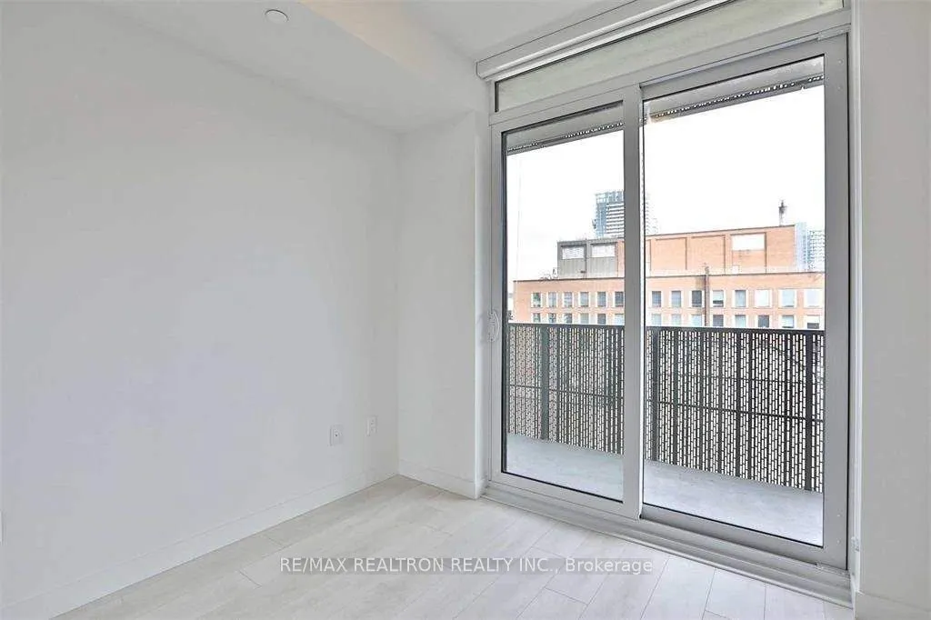 8 Eglinton Avenue E, #1611