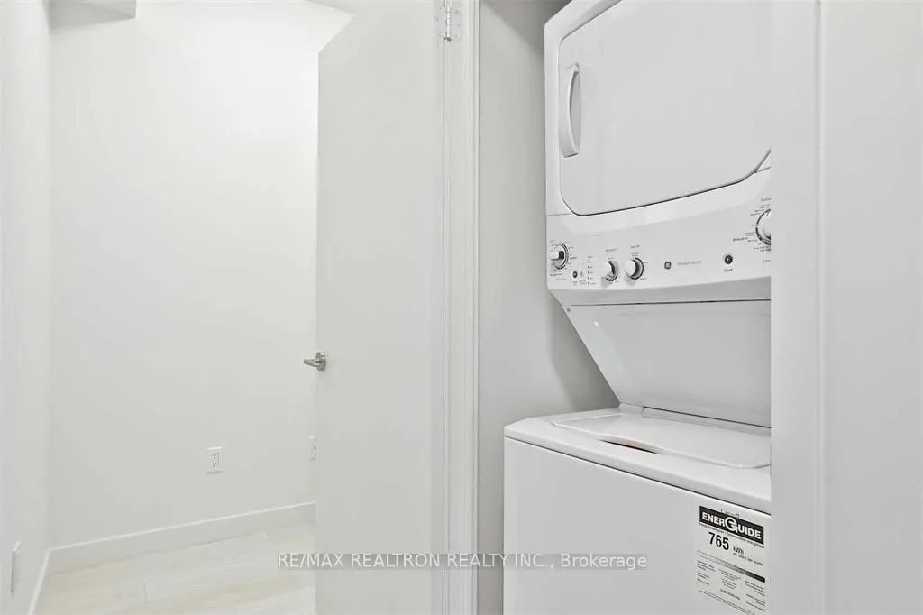 8 Eglinton Avenue E, #1611