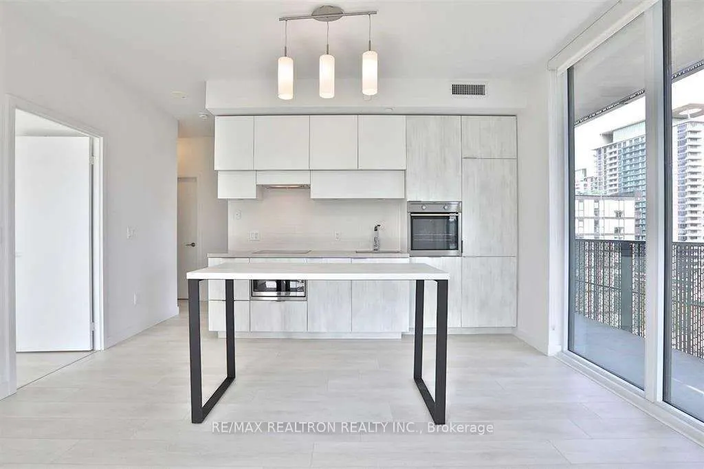 8 Eglinton Avenue E, #1611