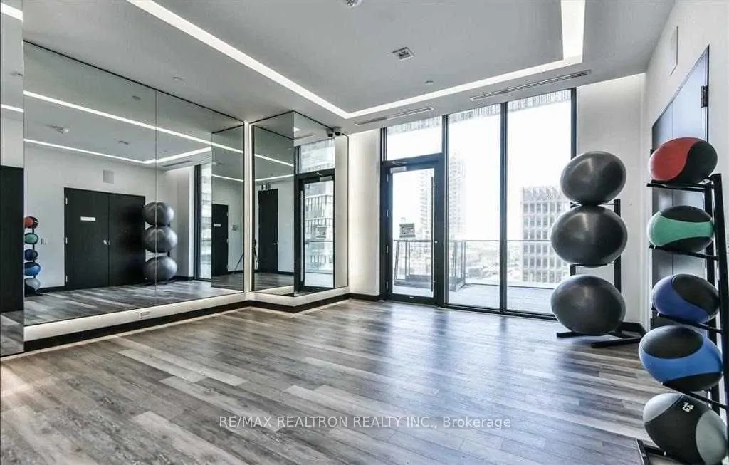 8 Eglinton Avenue E, #1611