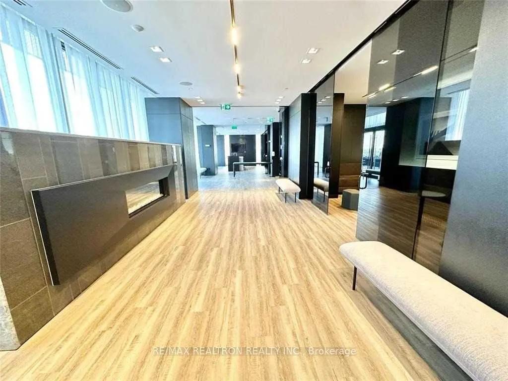 8 Eglinton Avenue E, #1611