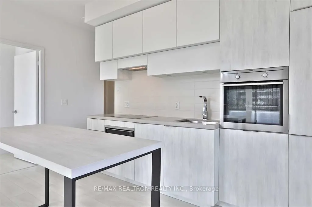 8 Eglinton Avenue E, #1611
