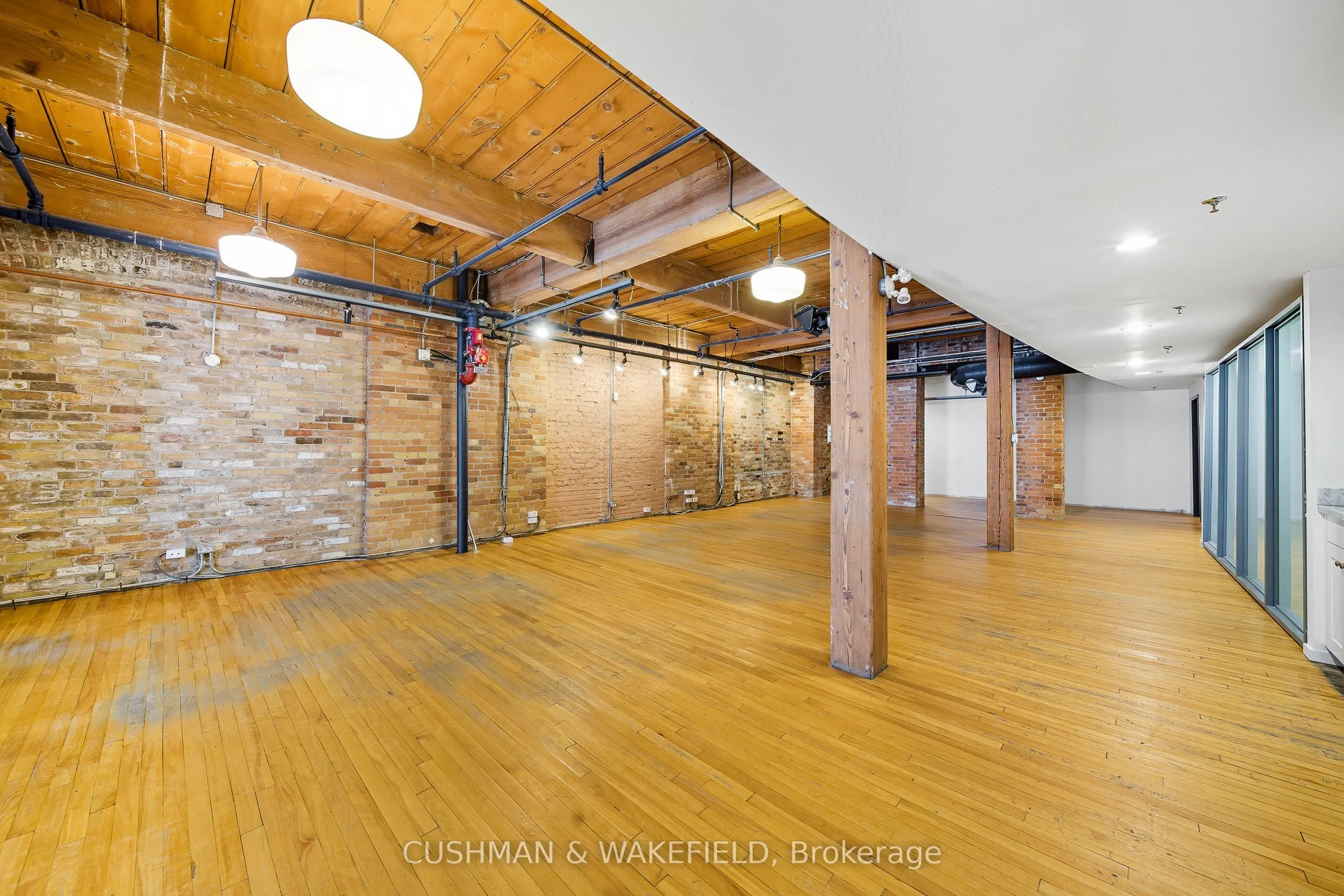 822 Richmond Street W