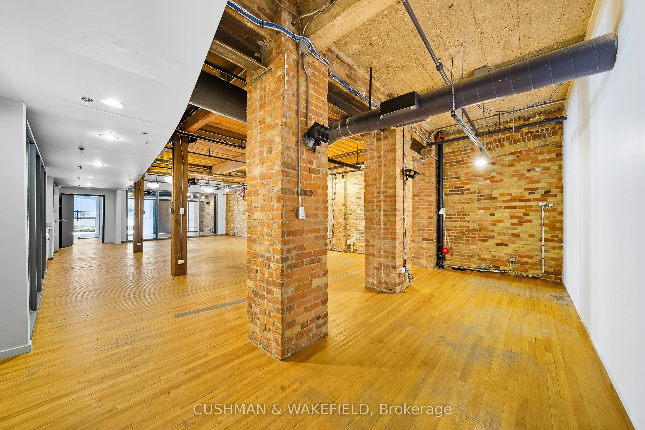 822 Richmond Street W