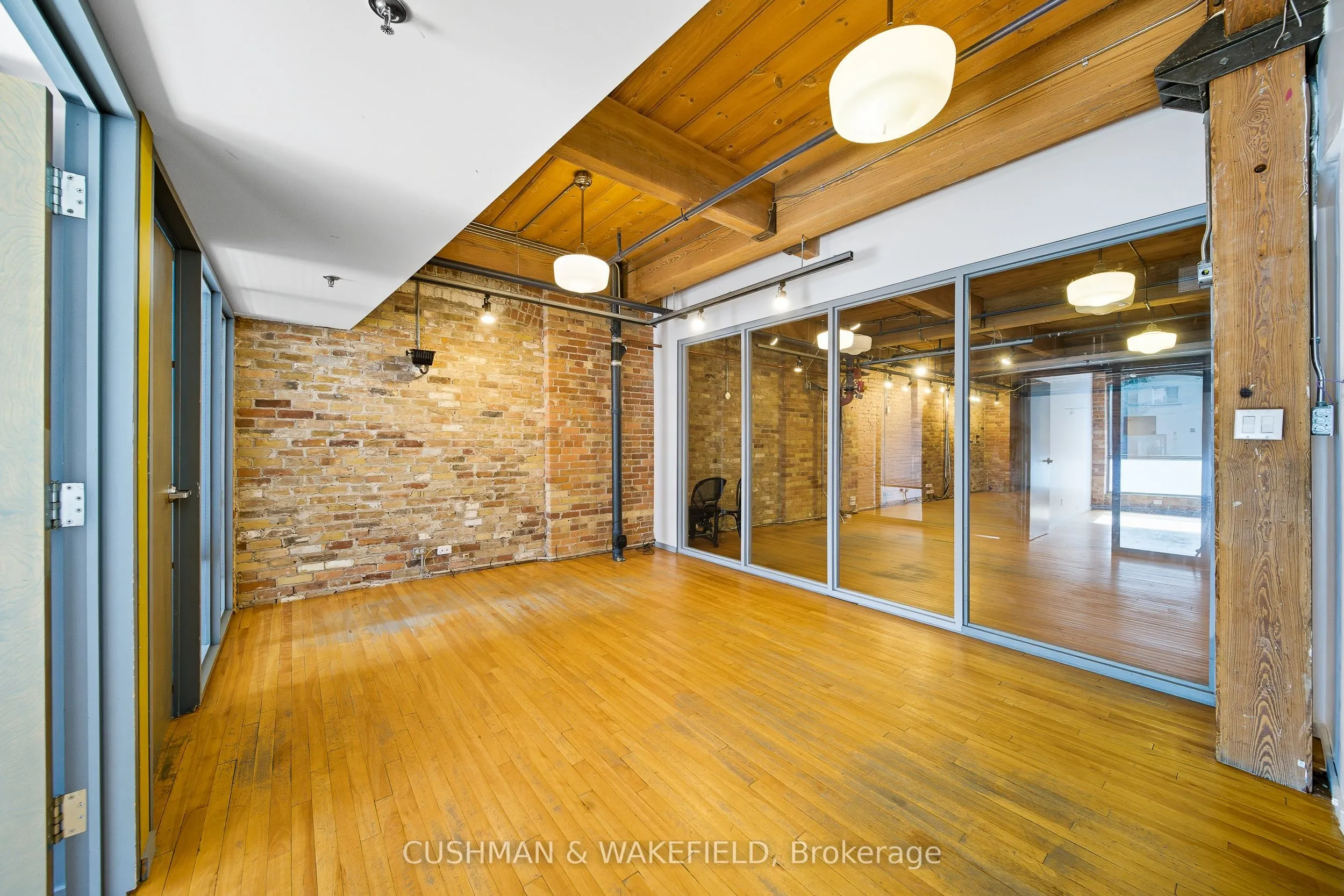 822 Richmond Street W