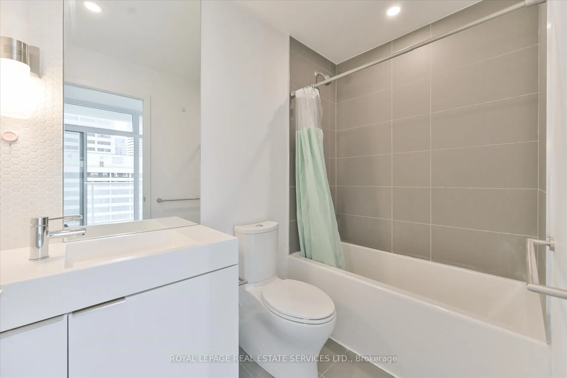 33 Helendale Avenue, #1310
