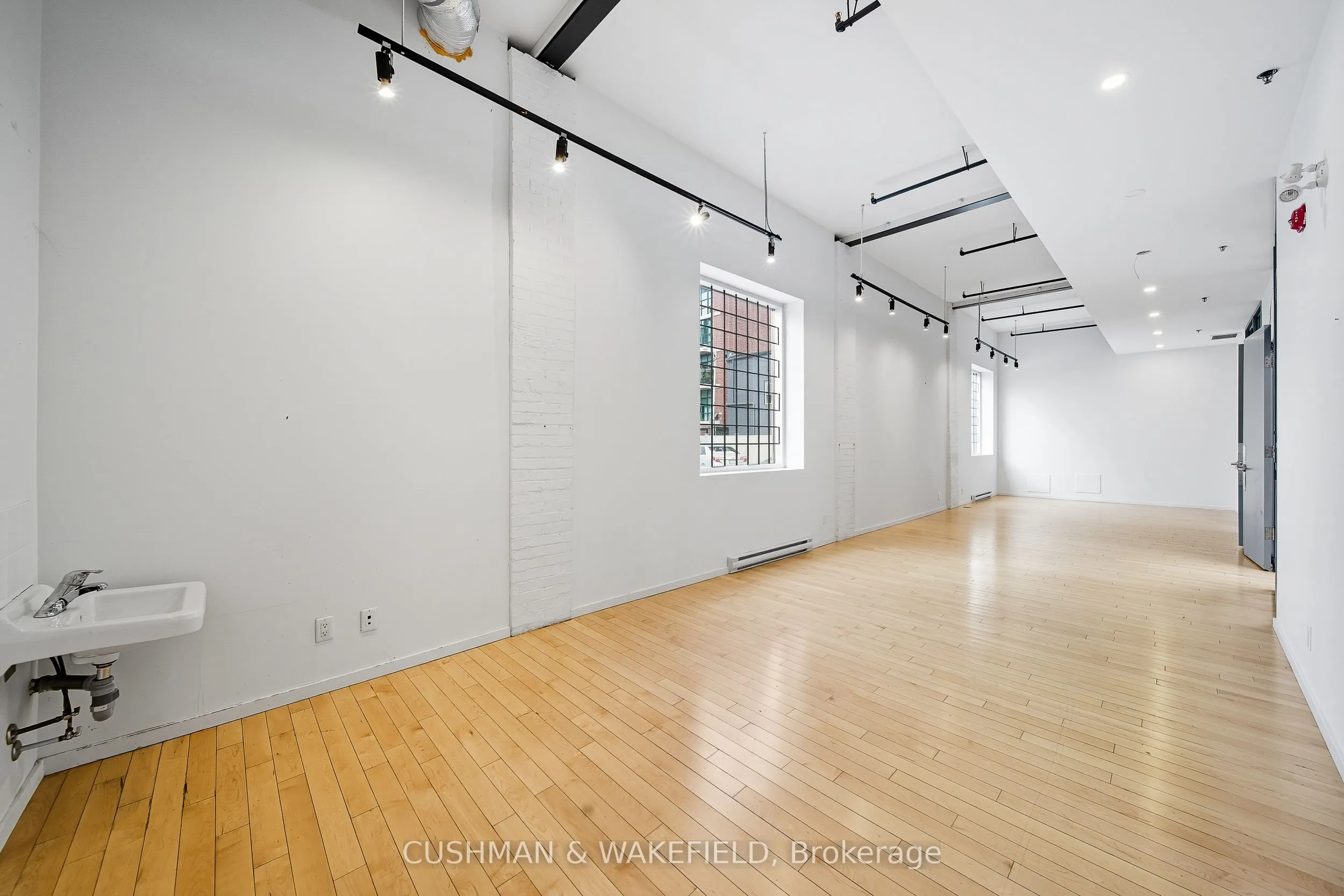 828 Richmond Street W
