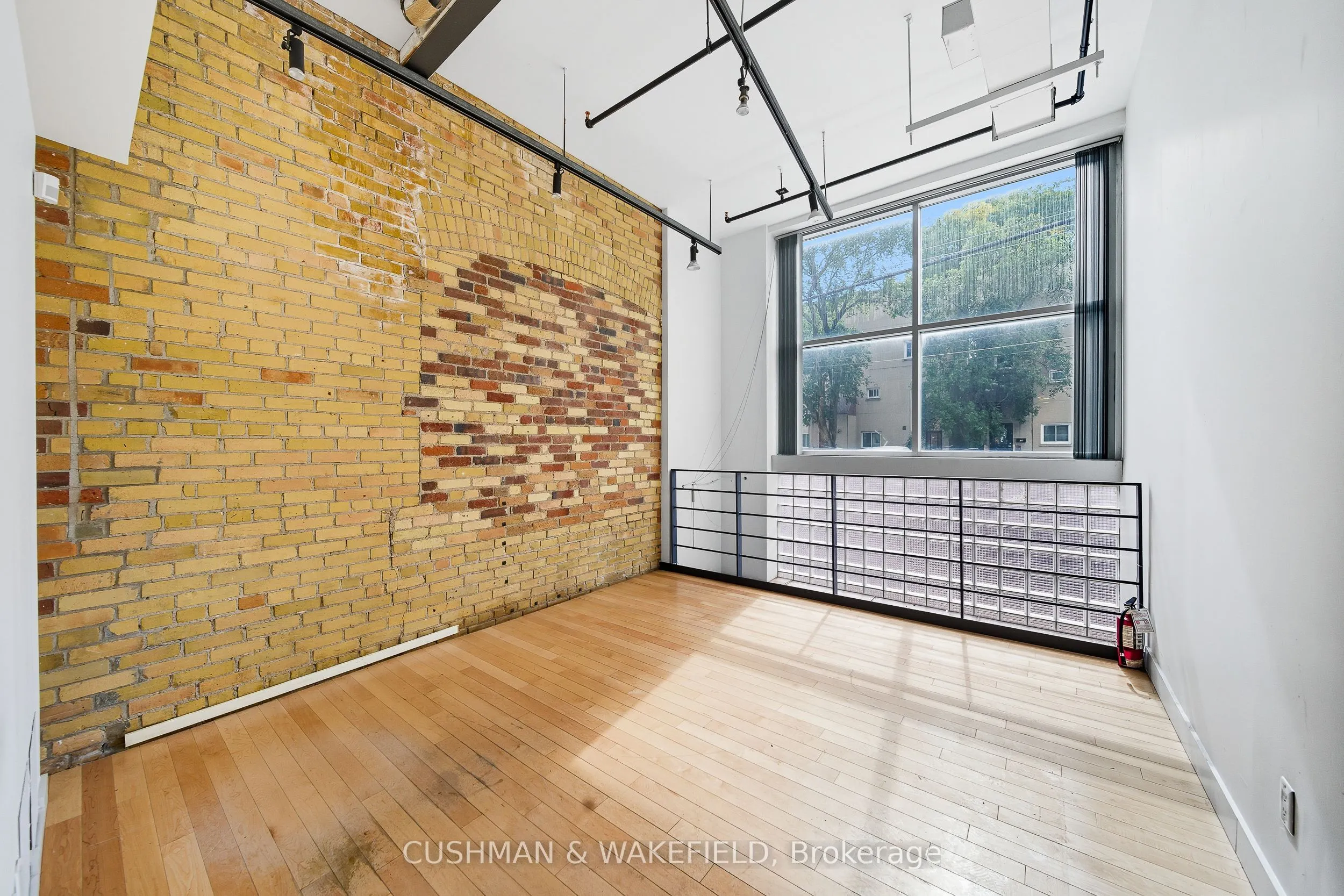 828 Richmond Street W