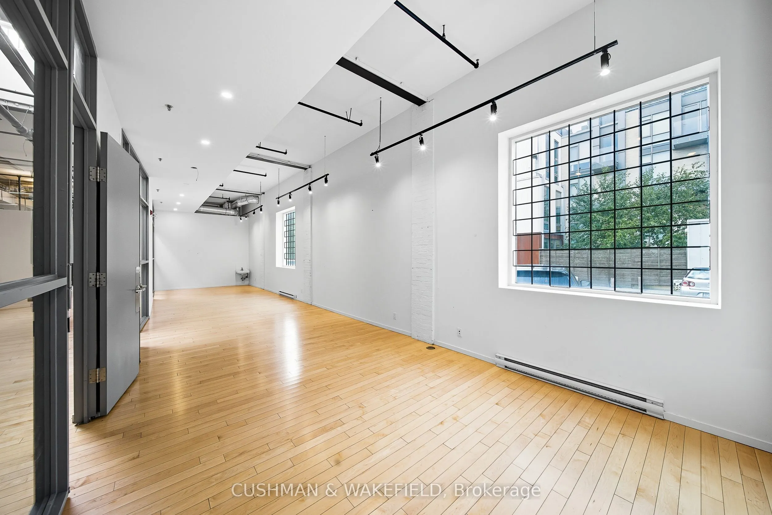 828 Richmond Street W