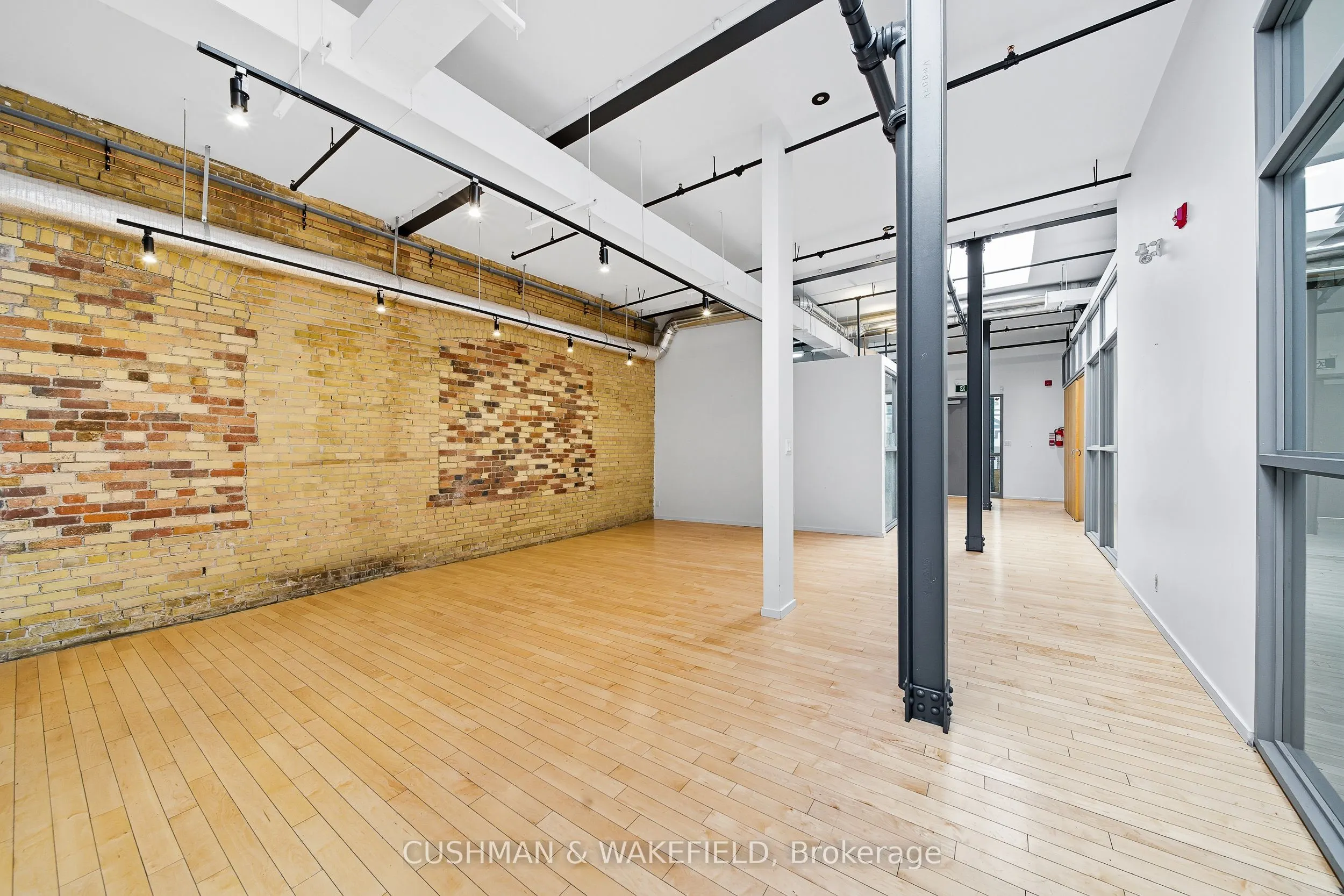 828 Richmond Street W